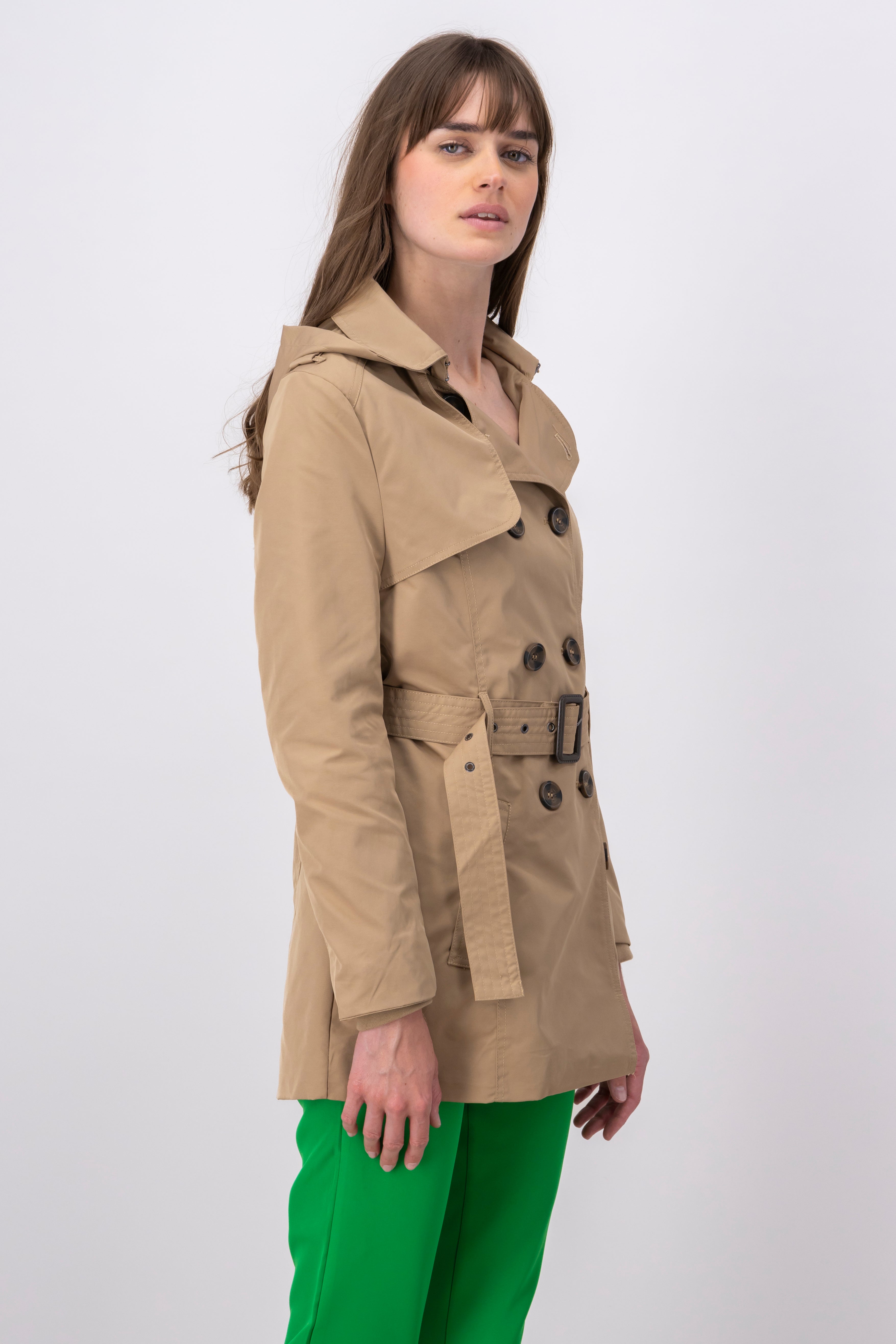 Gabardina ajustada capucha