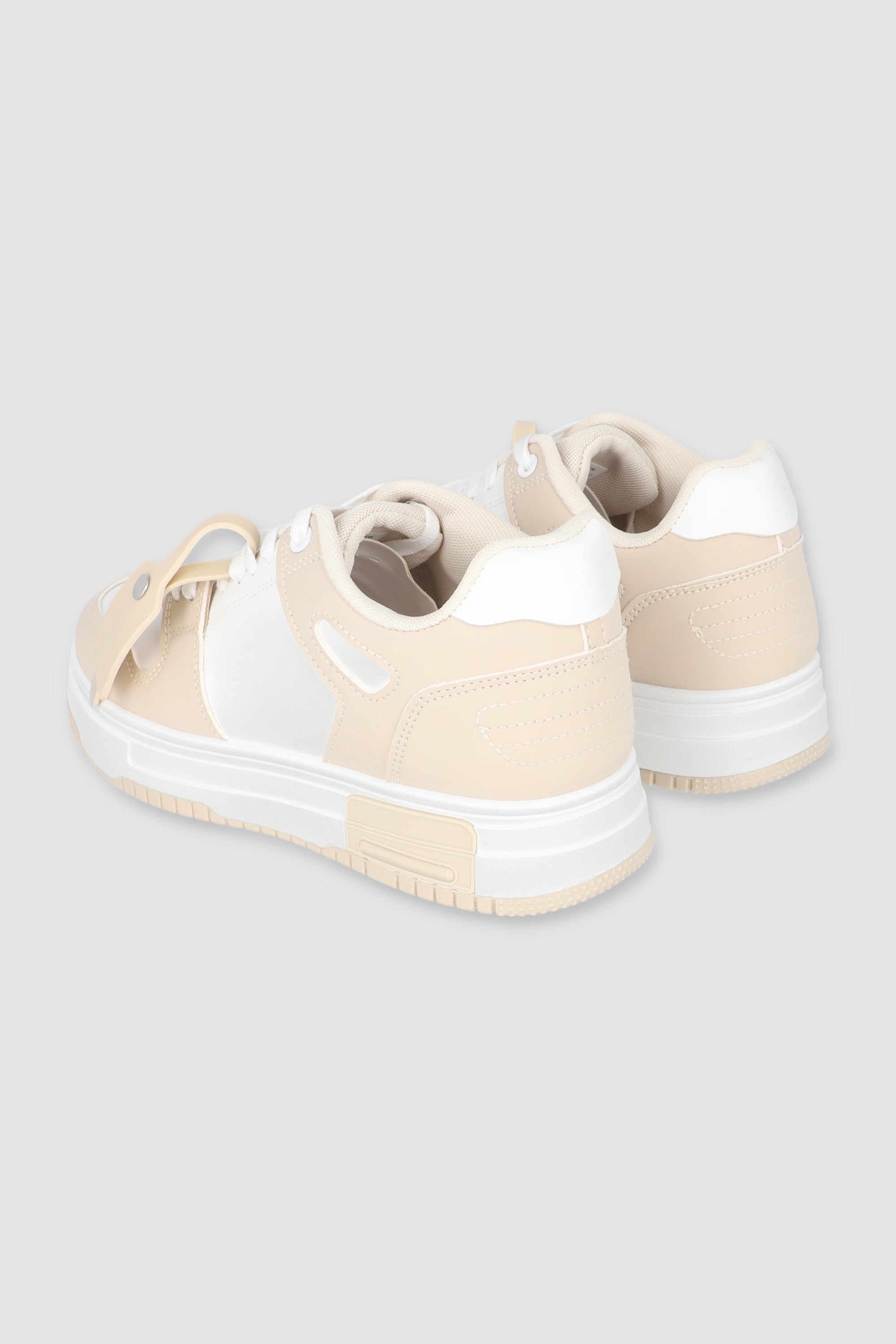 Tenis Retro Perforado Etiqueta