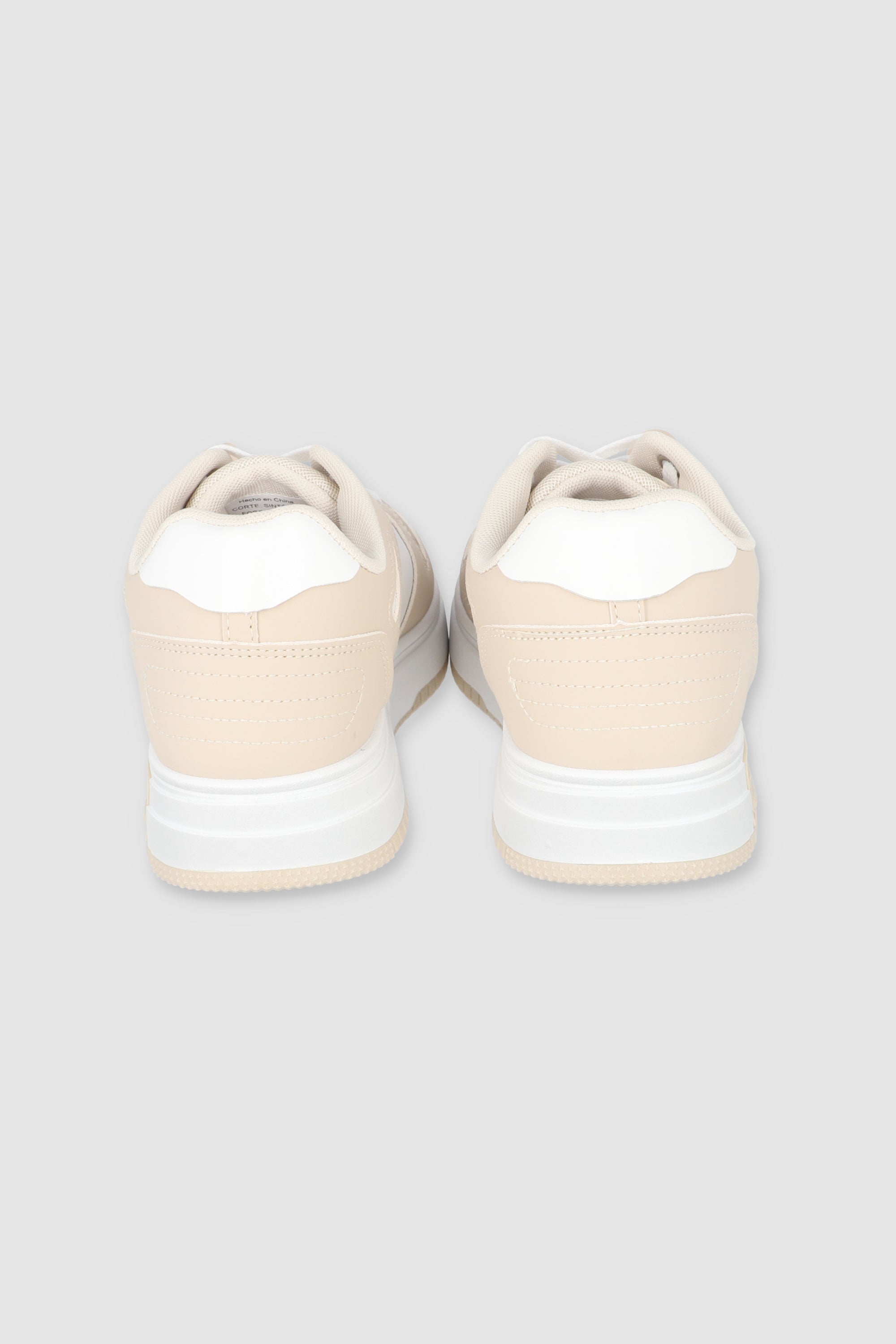 Tenis Retro Perforado Etiqueta