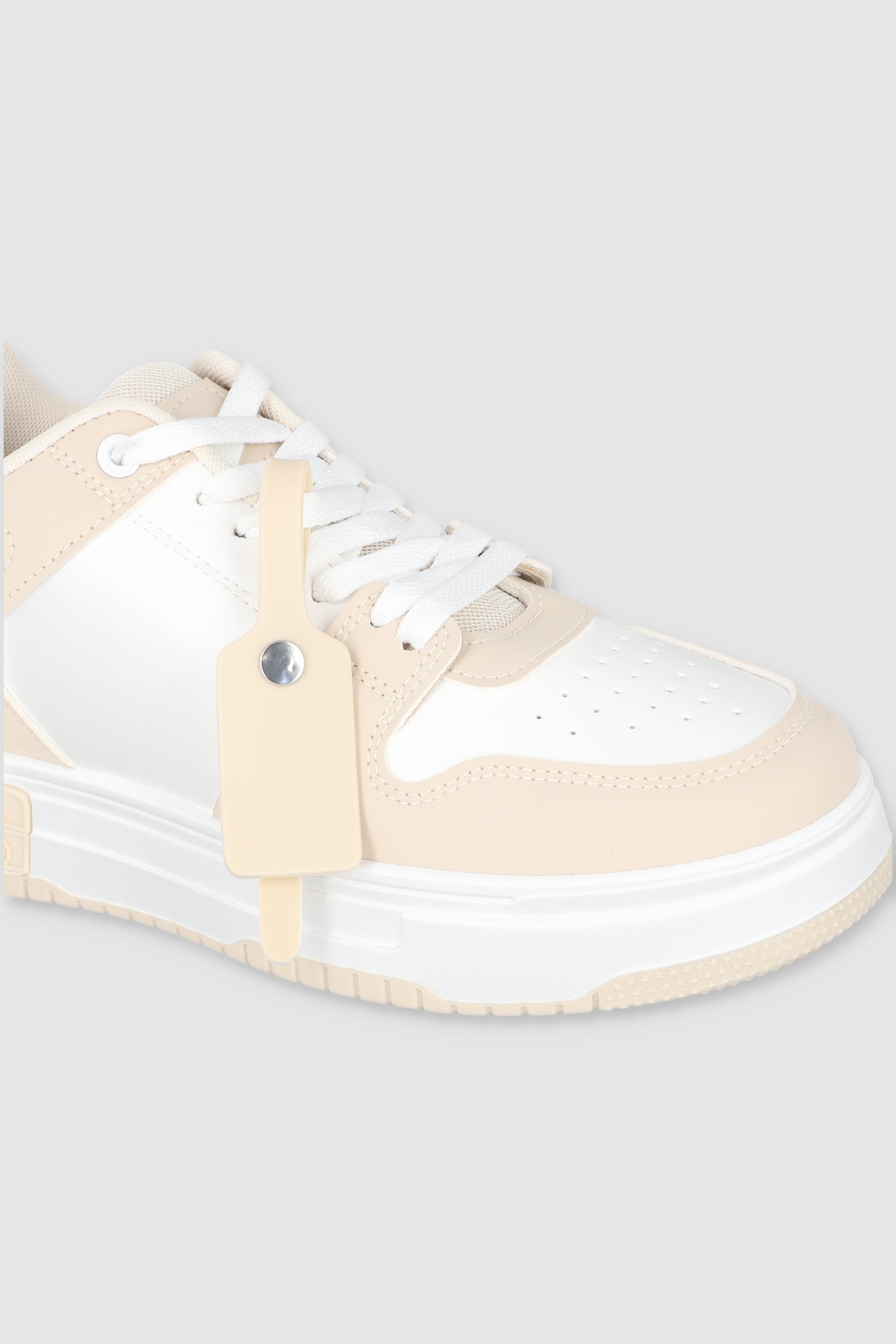 Tenis Retro Perforado Etiqueta
