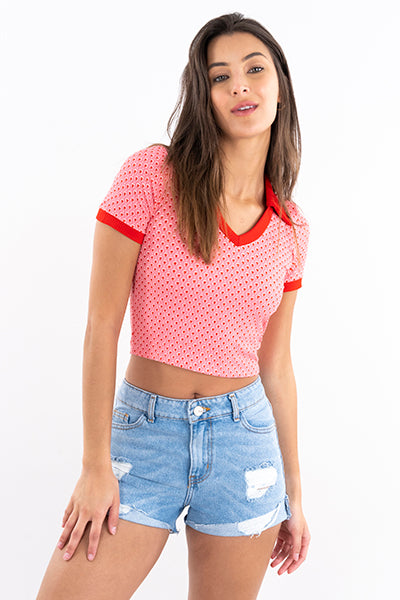 Playera crop cuello polo corazones