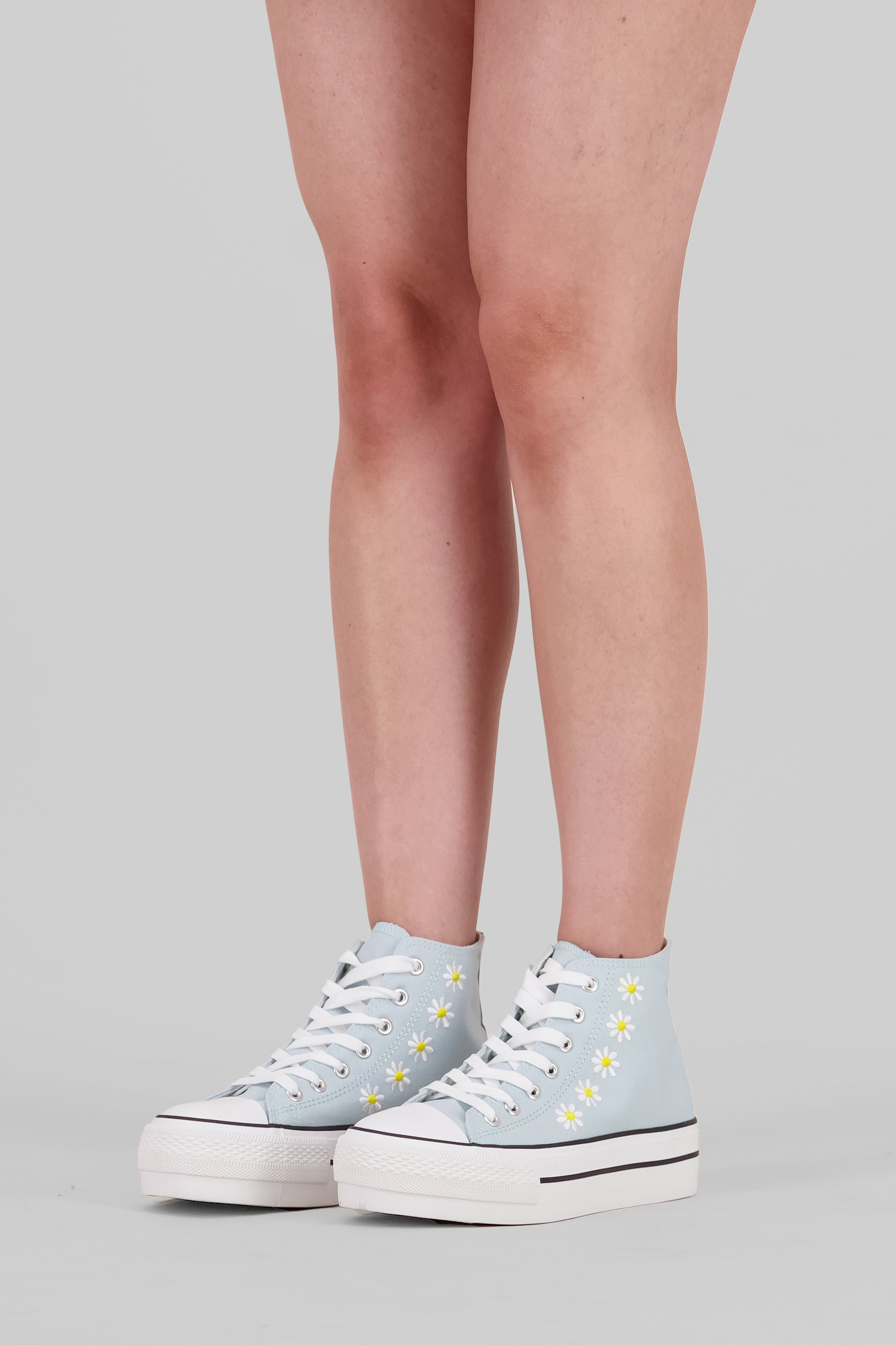 Tenis canvas margaritas plataforma