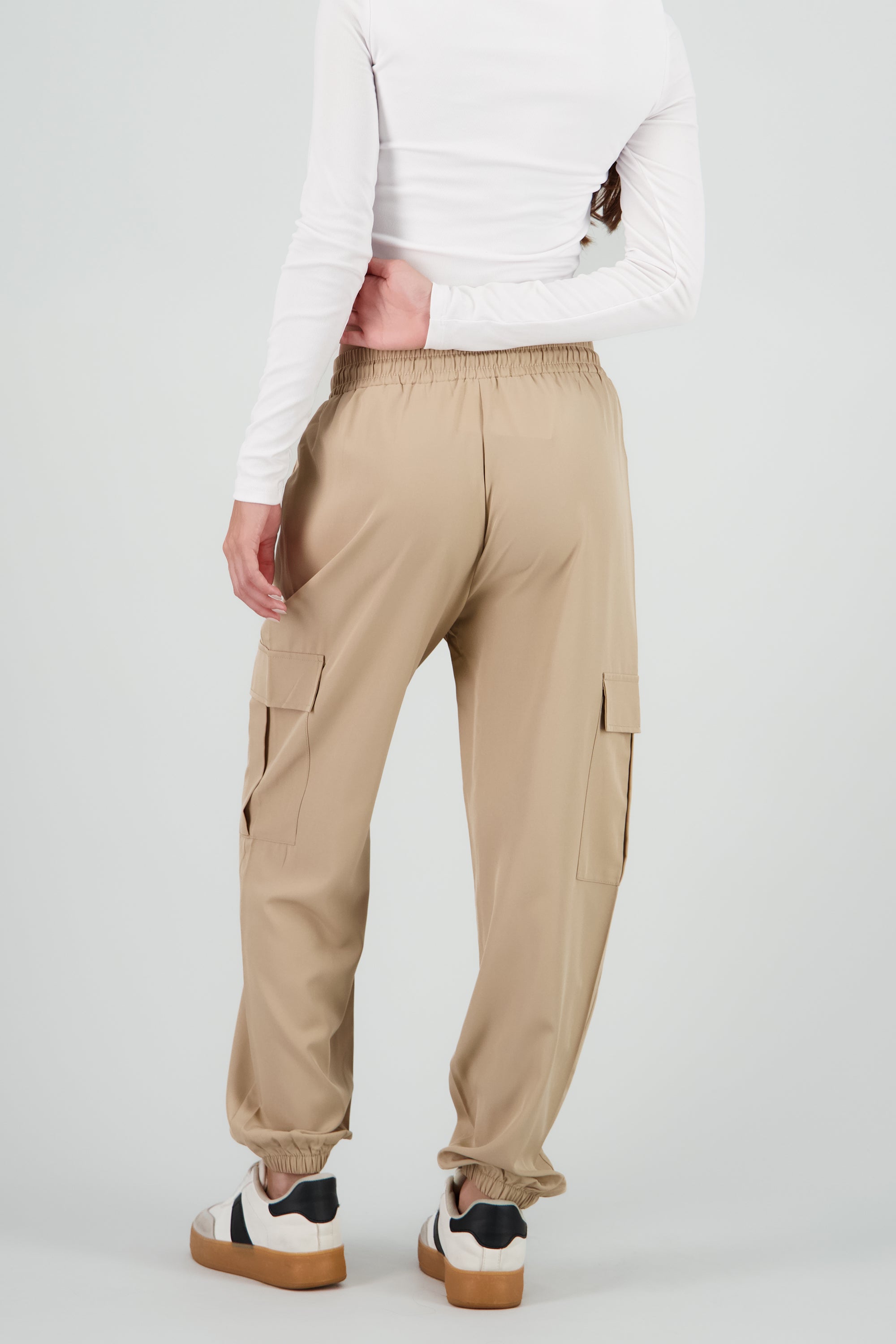 Pantalón Cargo Monocolor Bolsas