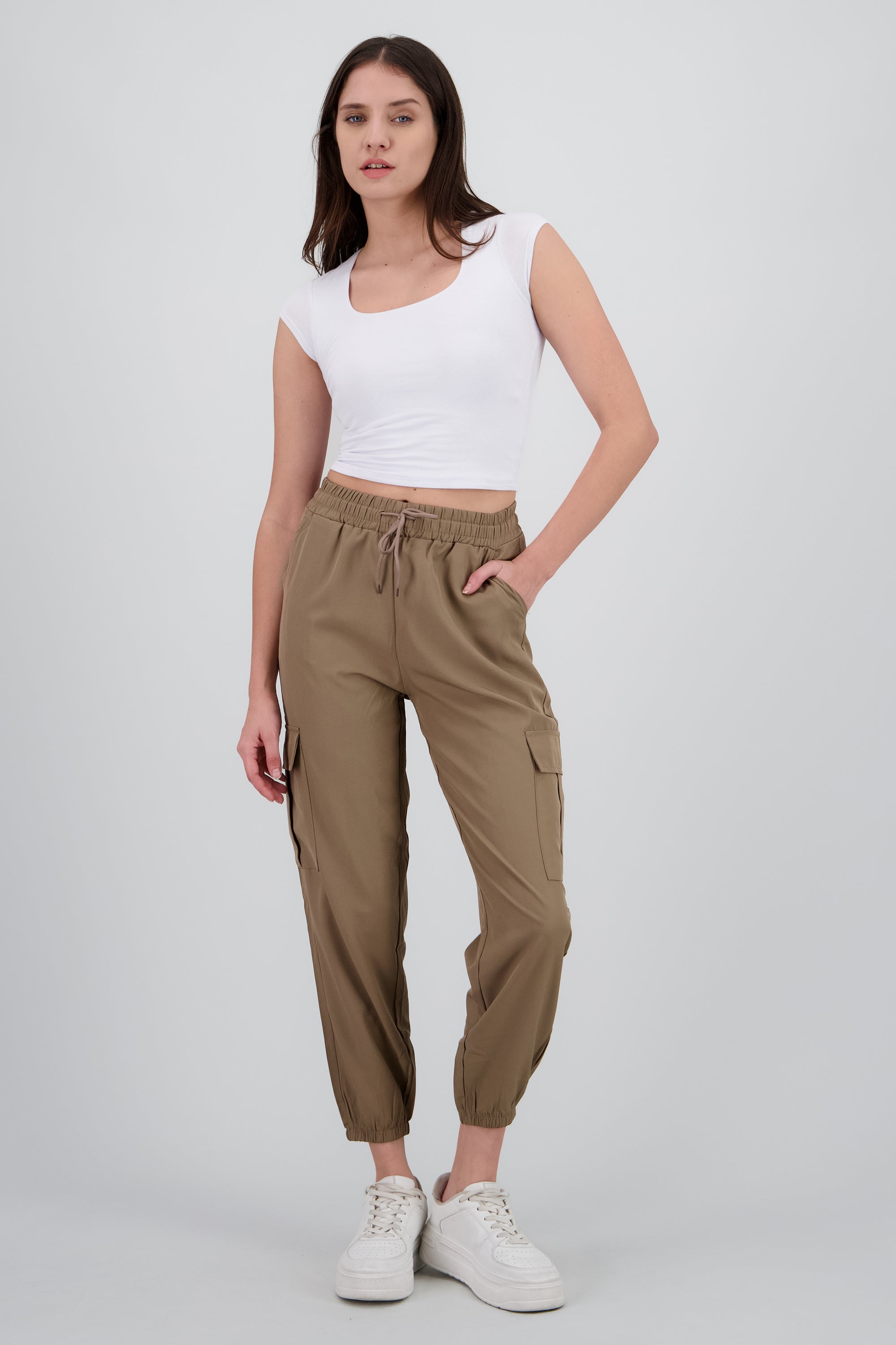 Pantalón Cargo Monocolor Bolsas