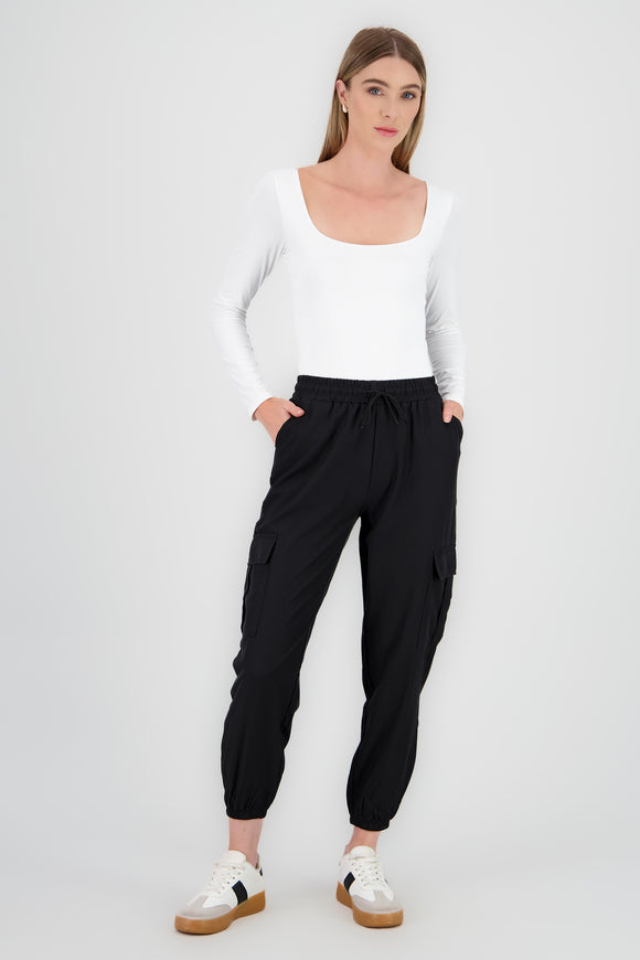 Pantalón Cargo Monocolor Bolsas