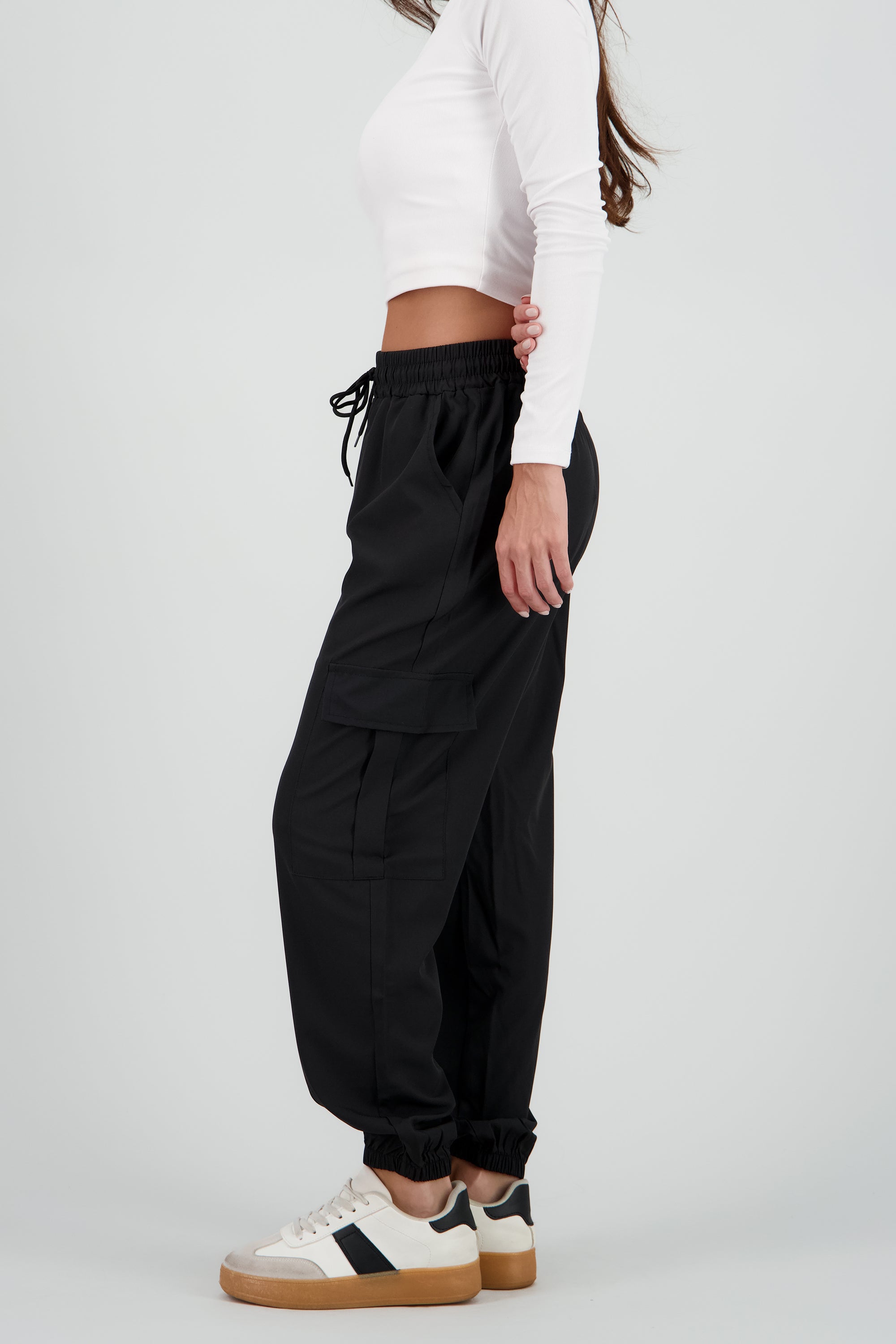 Pantalón Cargo Monocolor Bolsas