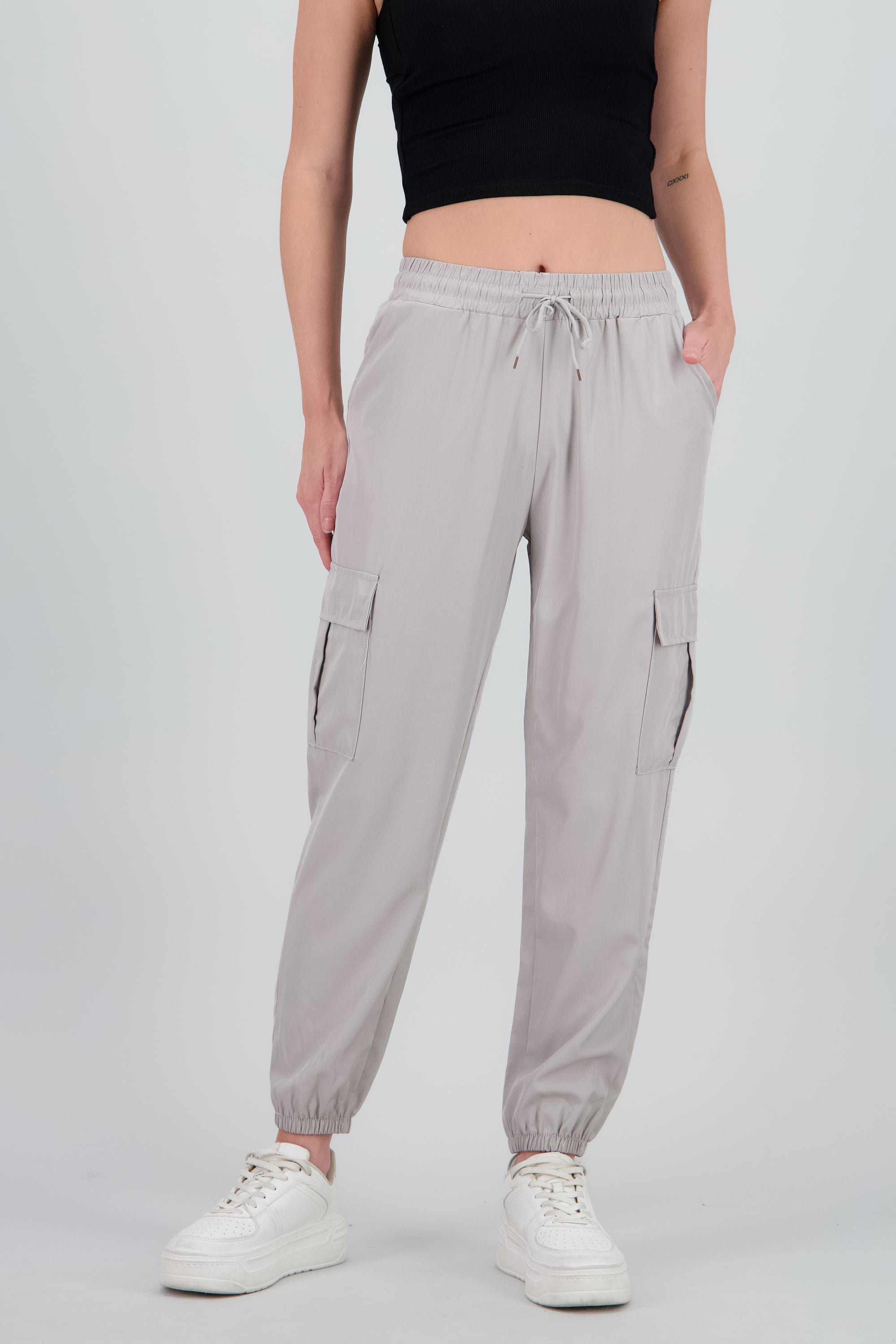 Pantalón Cargo Monocolor Bolsas