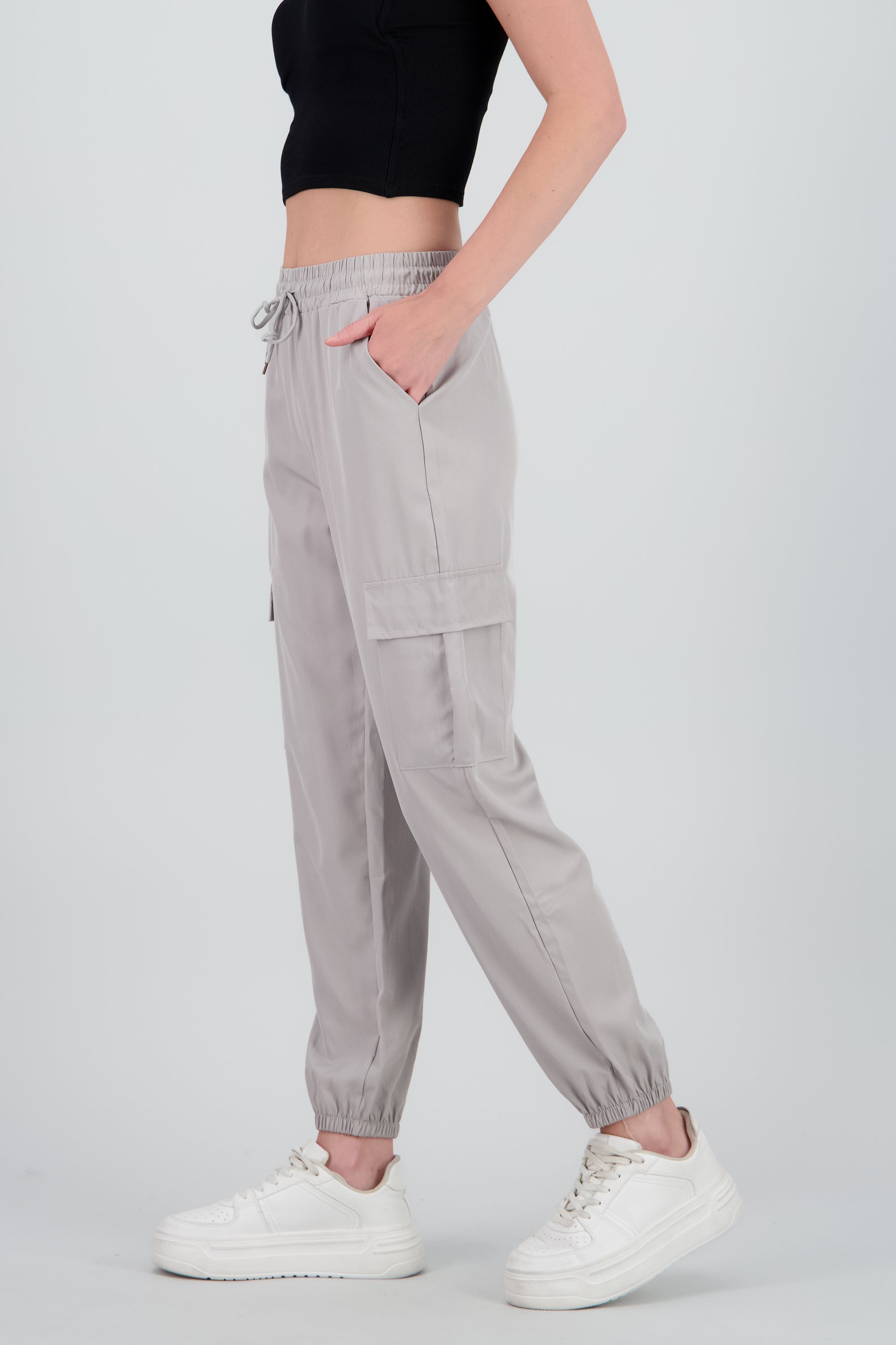 Pantalón Cargo Monocolor Bolsas