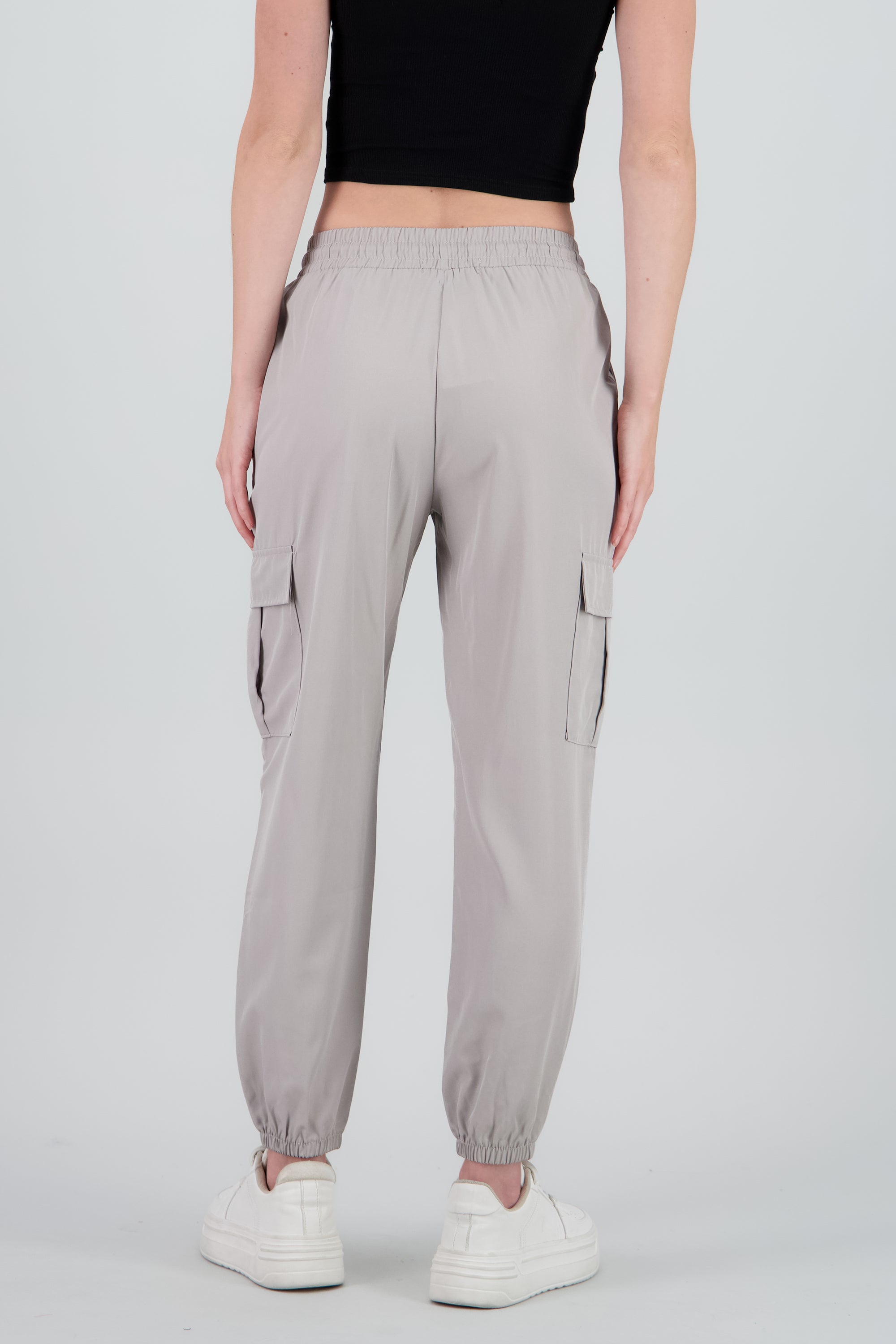 Pantalón Cargo Monocolor Bolsas