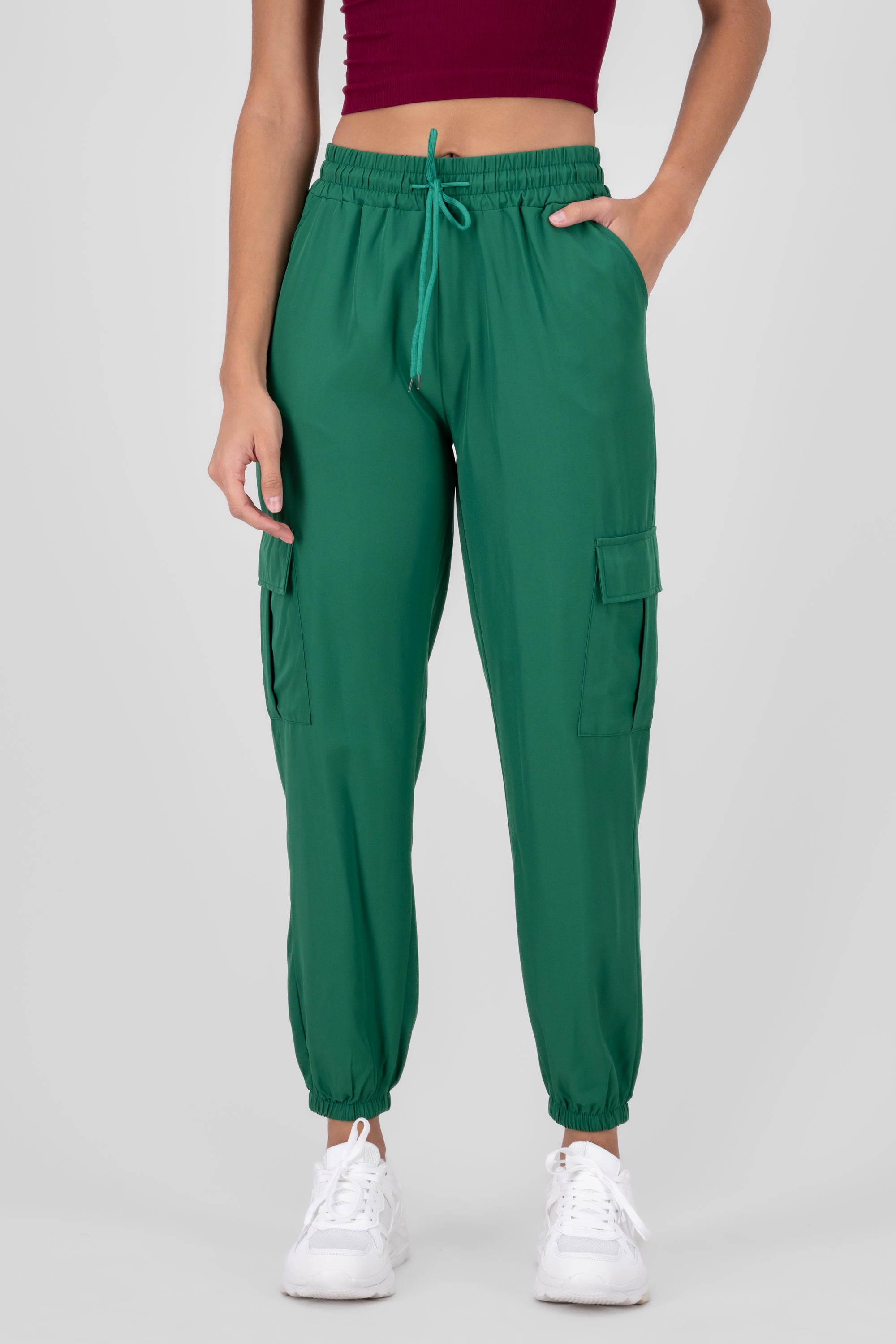Pantalón Cargo Monocolor Bolsas