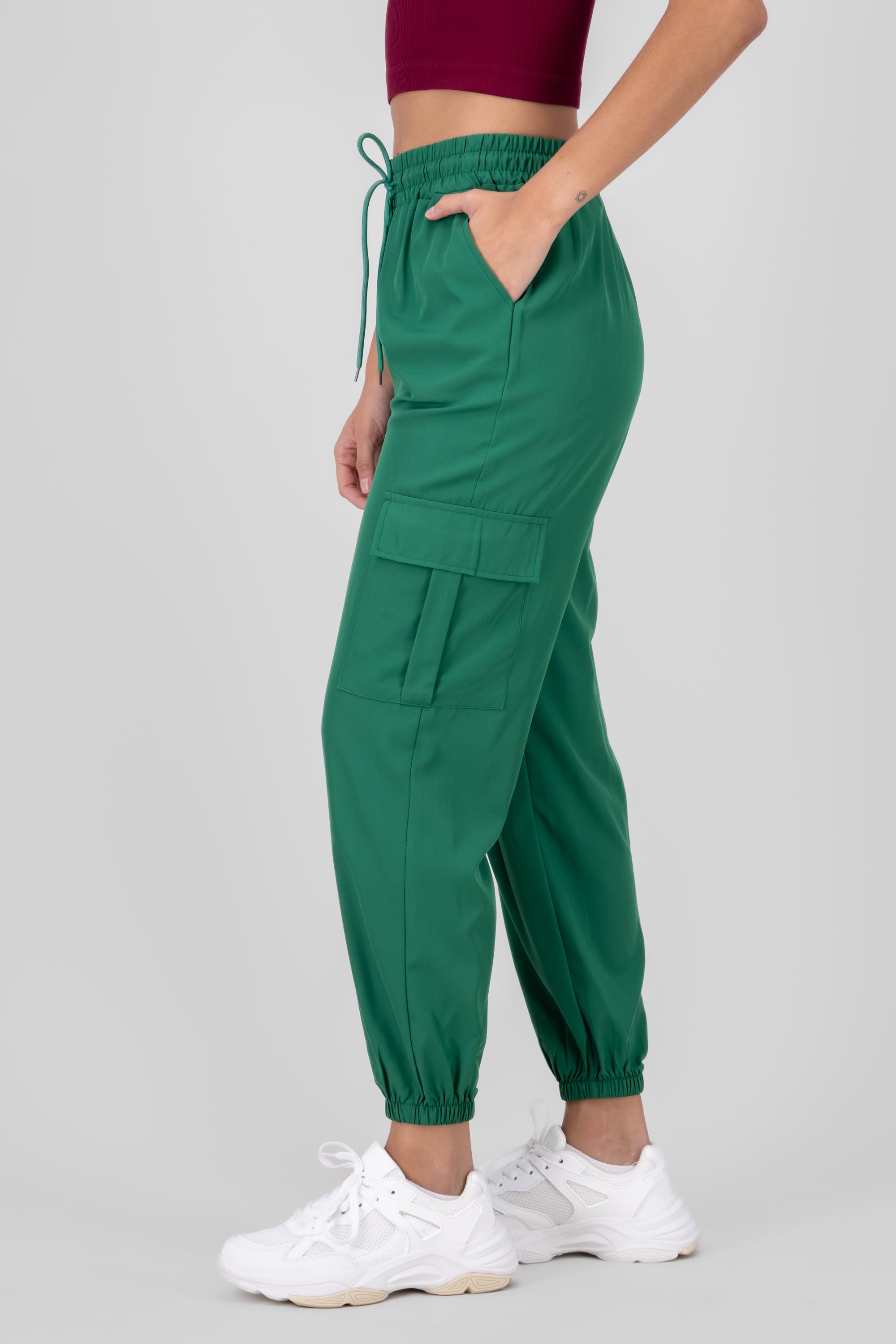 Pantalón Cargo Monocolor Bolsas