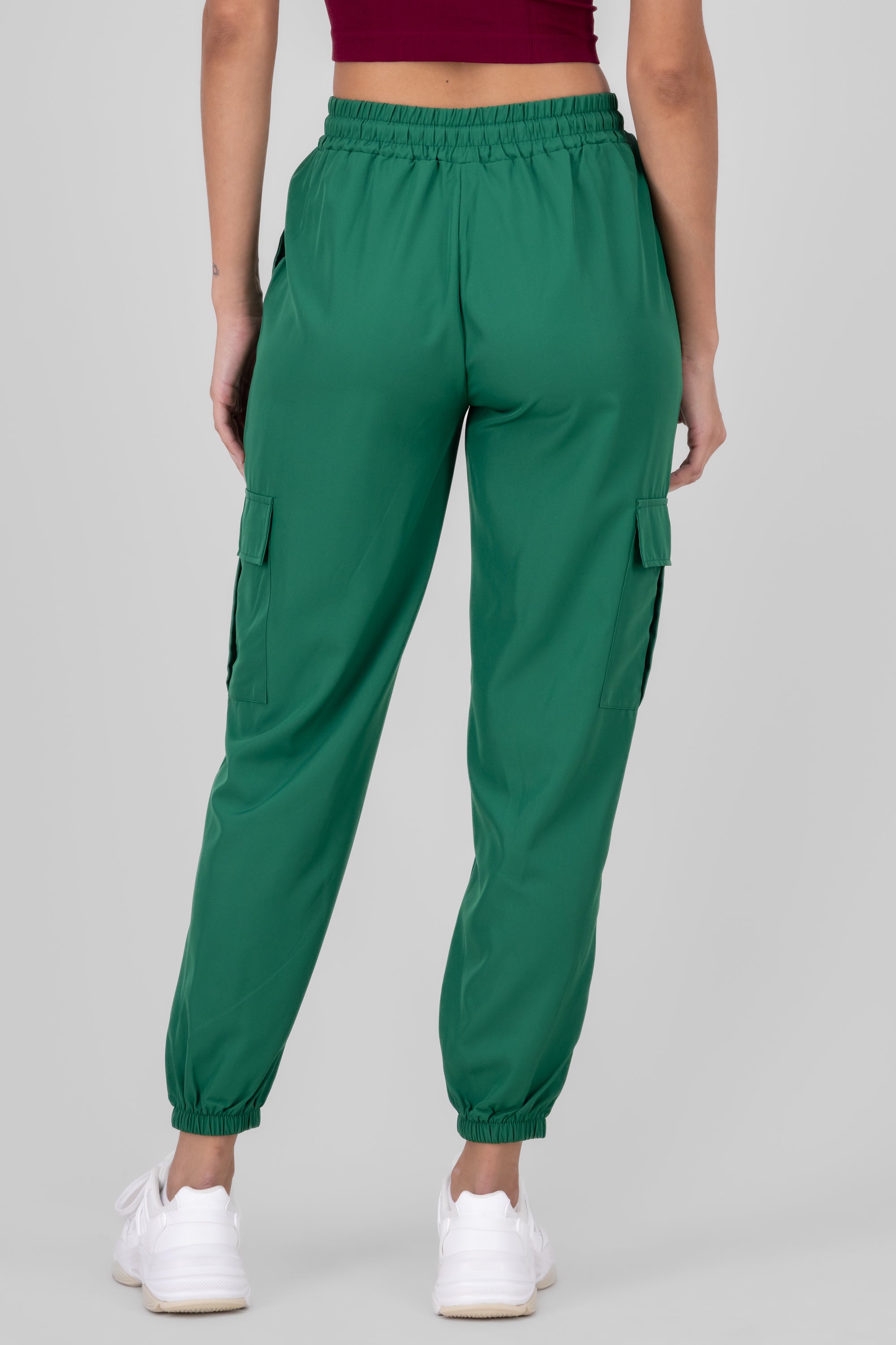 Pantalón Cargo Monocolor Bolsas