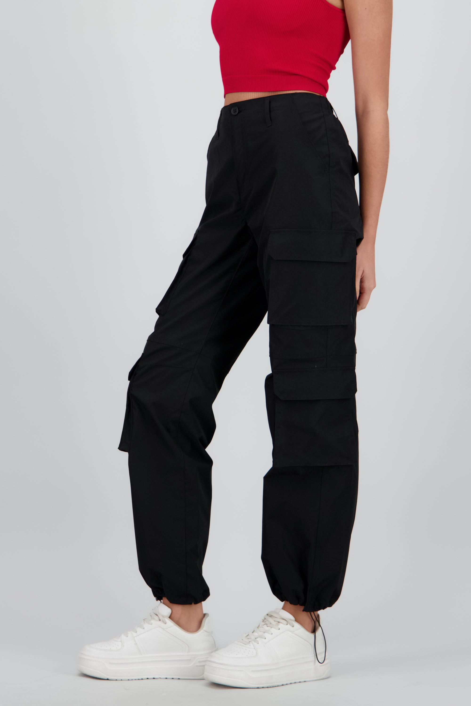 Pantalón parachute cargo multibolsillos