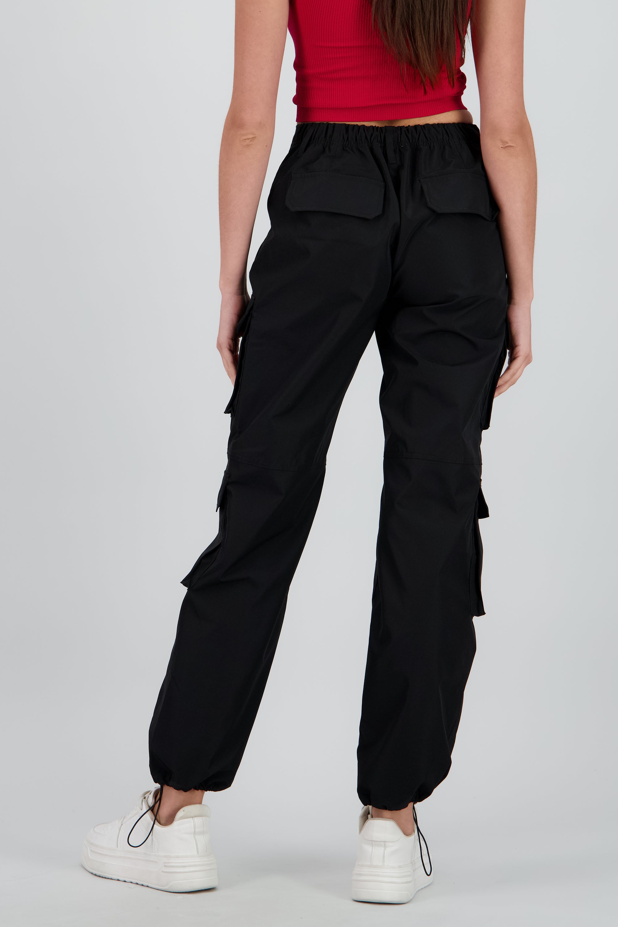 Pantalón parachute cargo multibolsillos