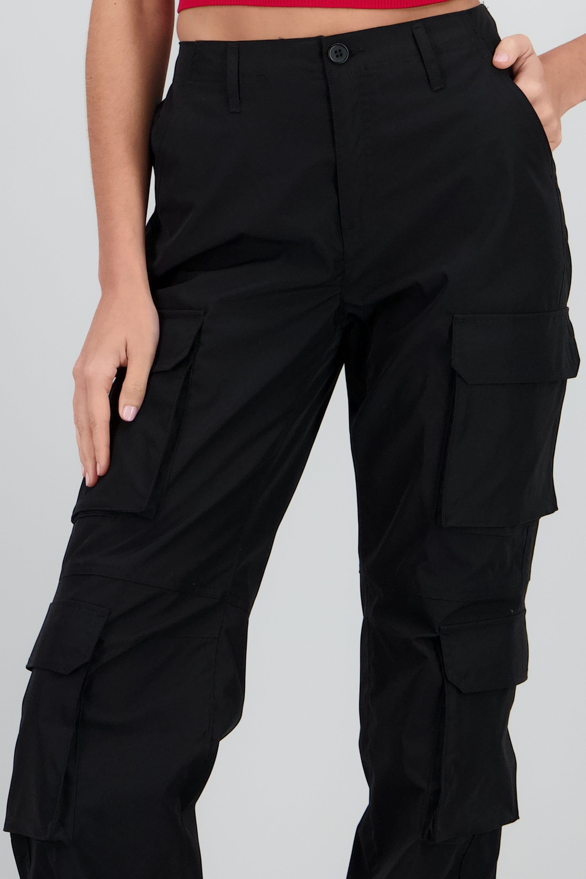 Pantalón parachute cargo multibolsillos