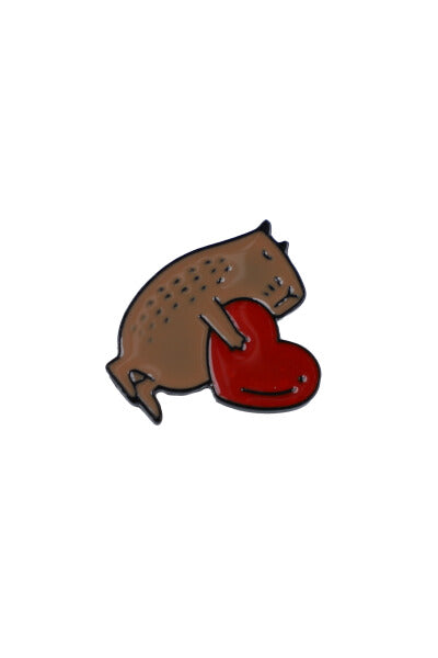 Pin capibara corazón