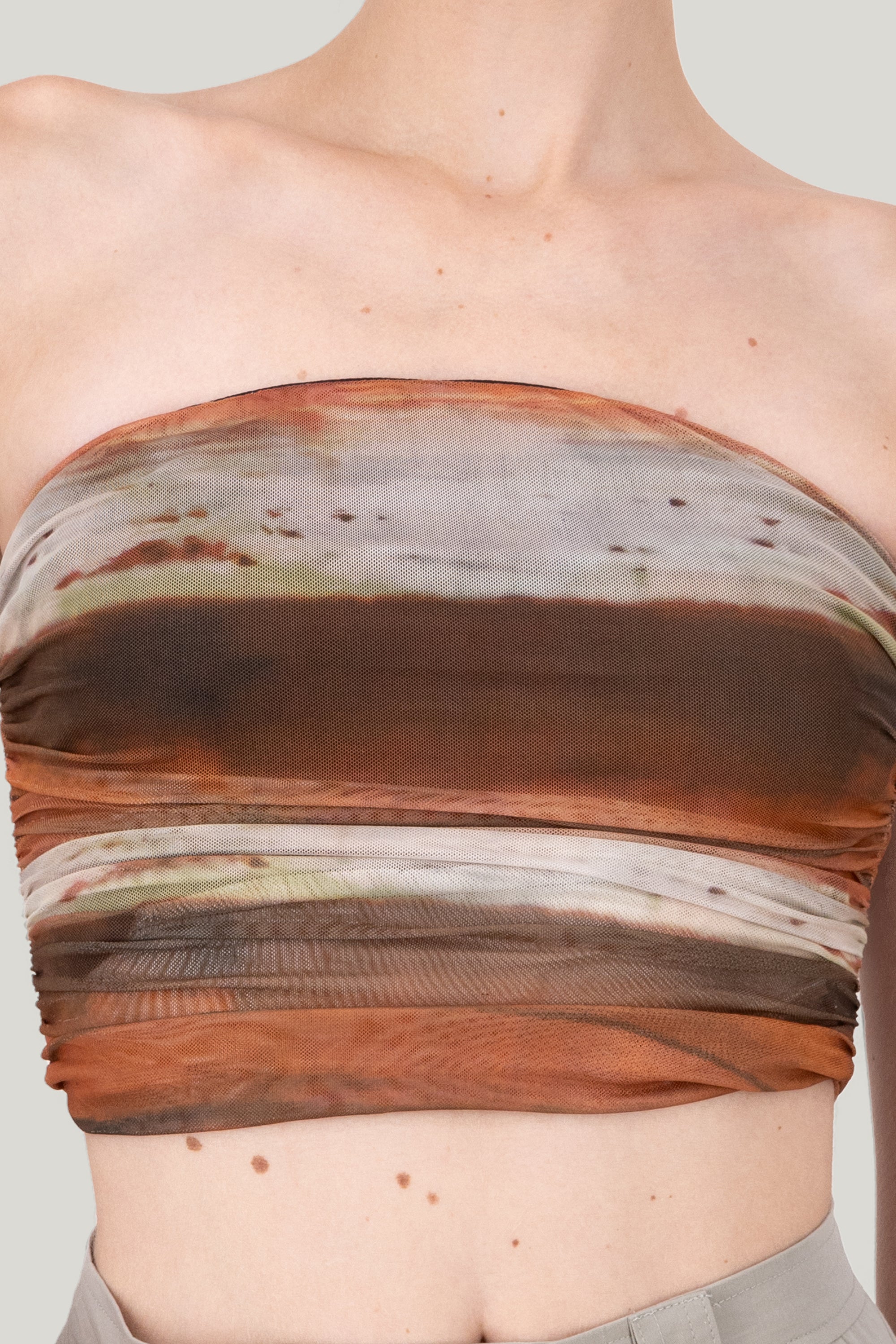 Top strapless mesh estampado