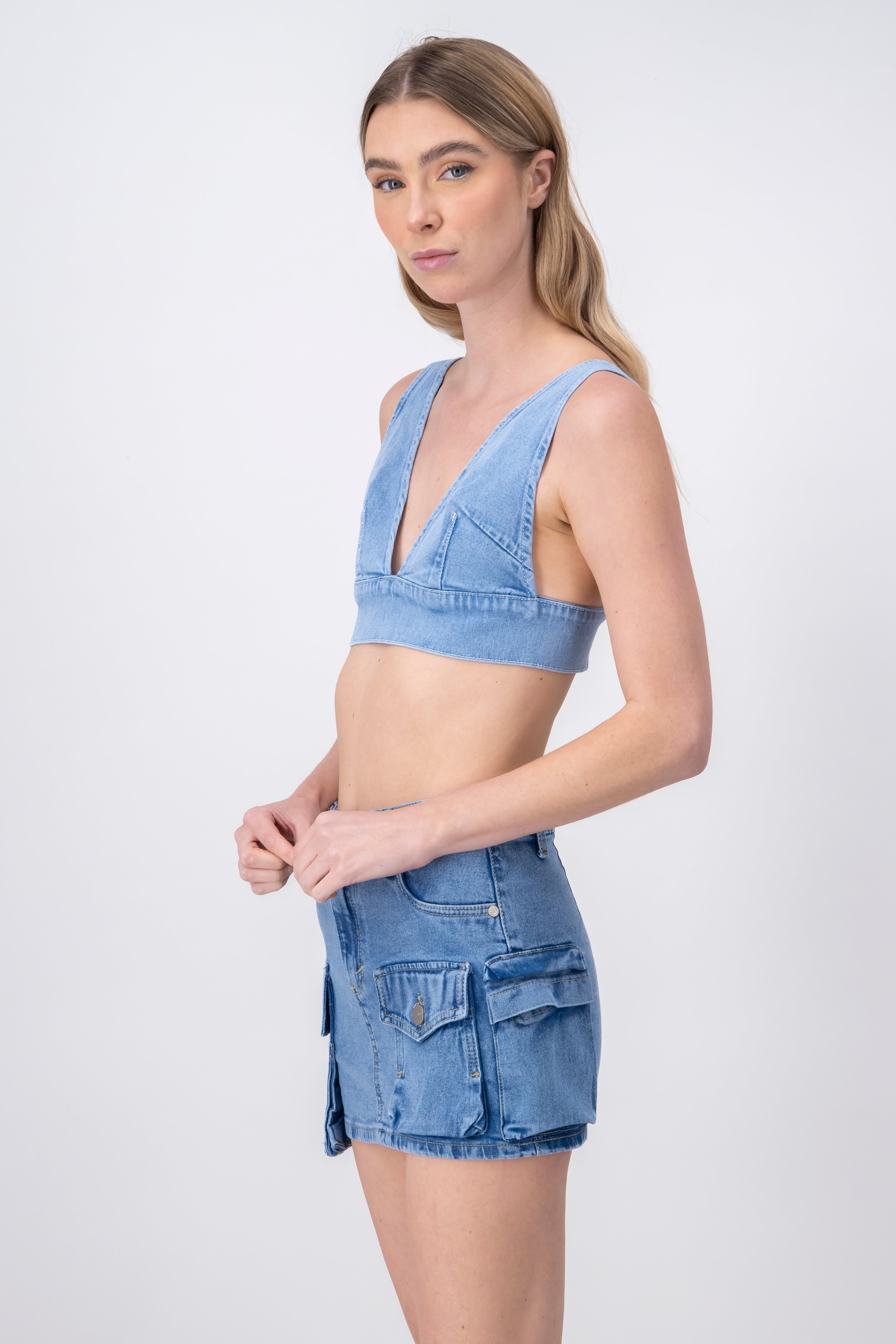 Top crop denim escote v