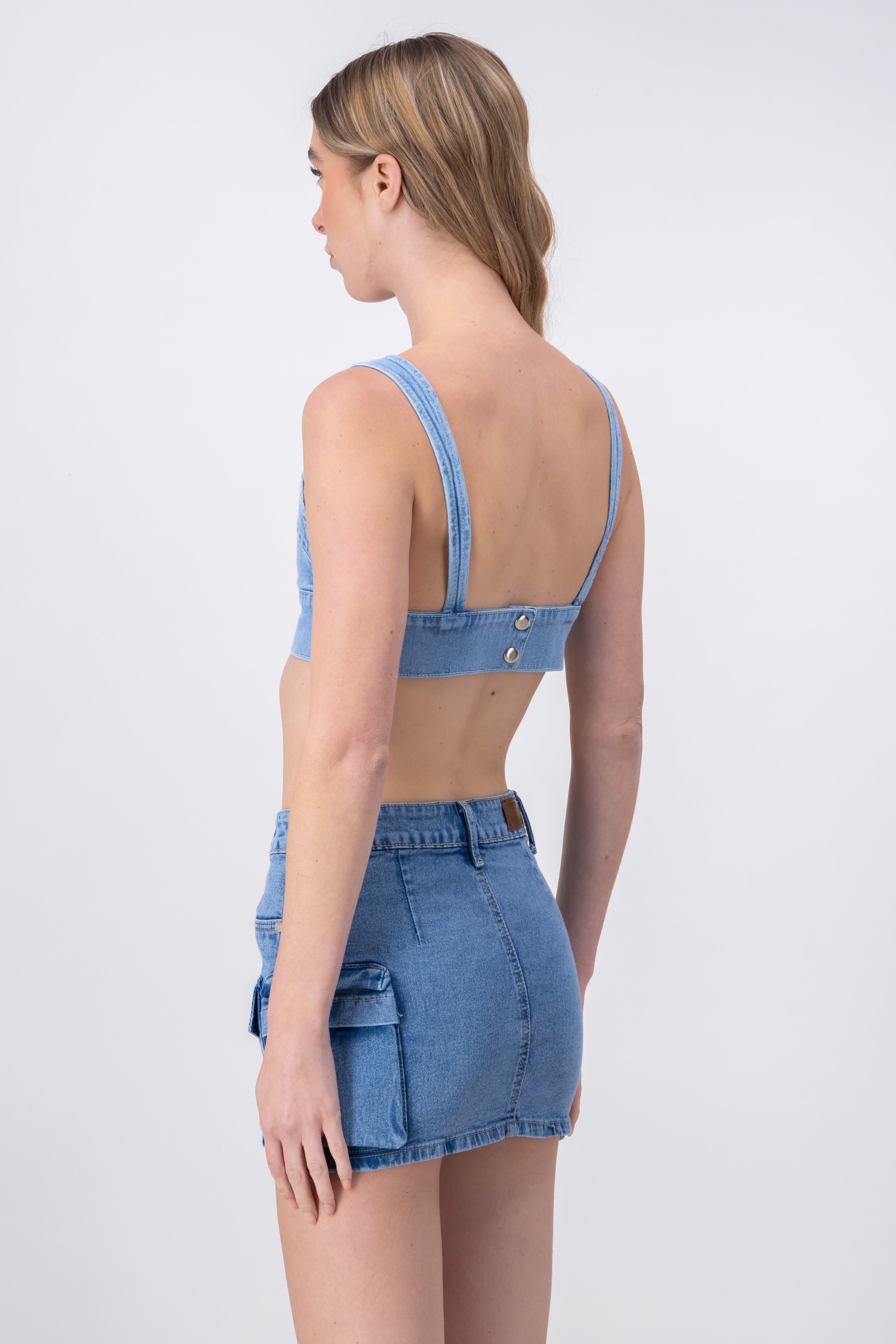 Top crop denim escote v