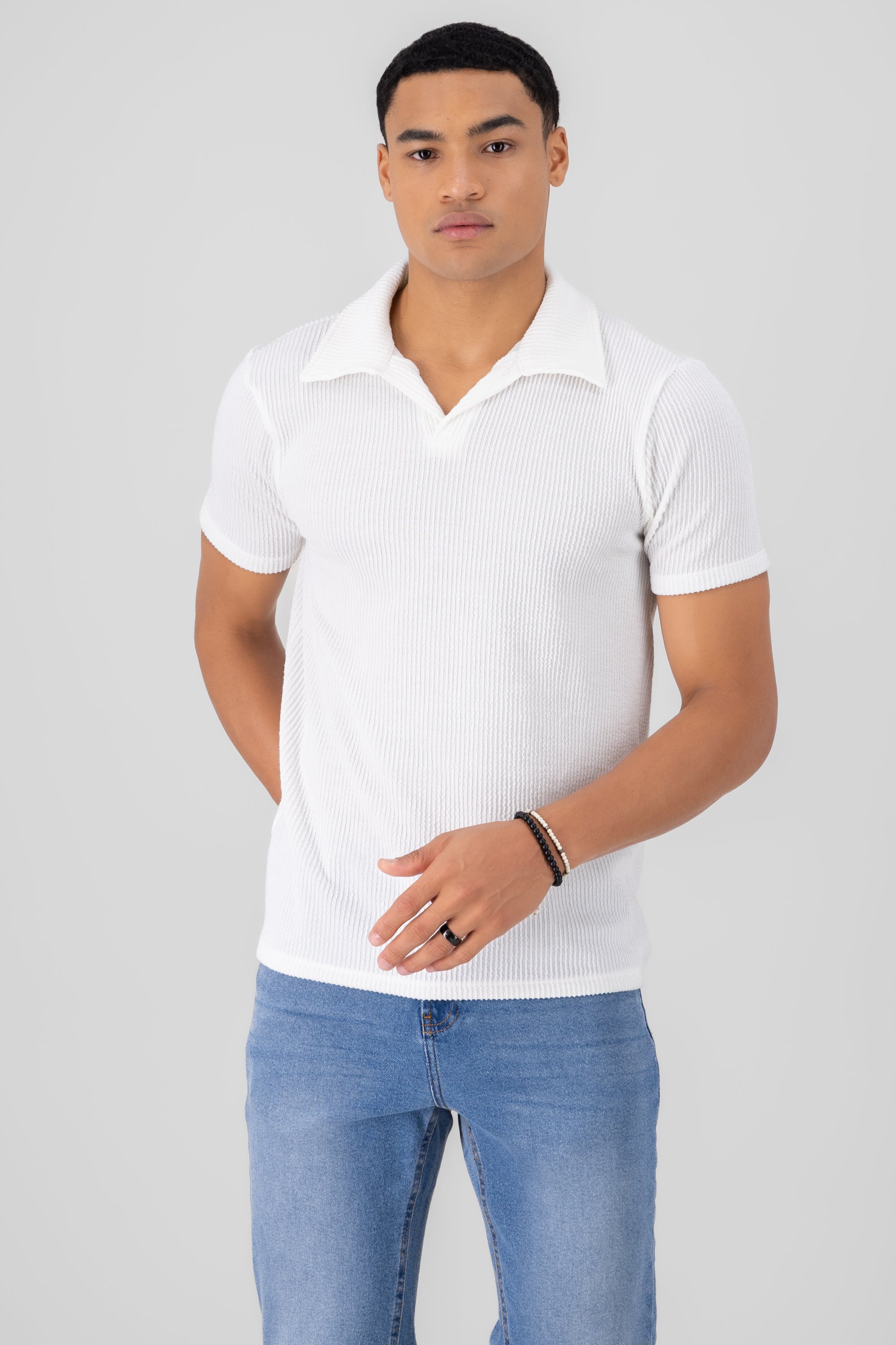 Playera cuello polo entretejida