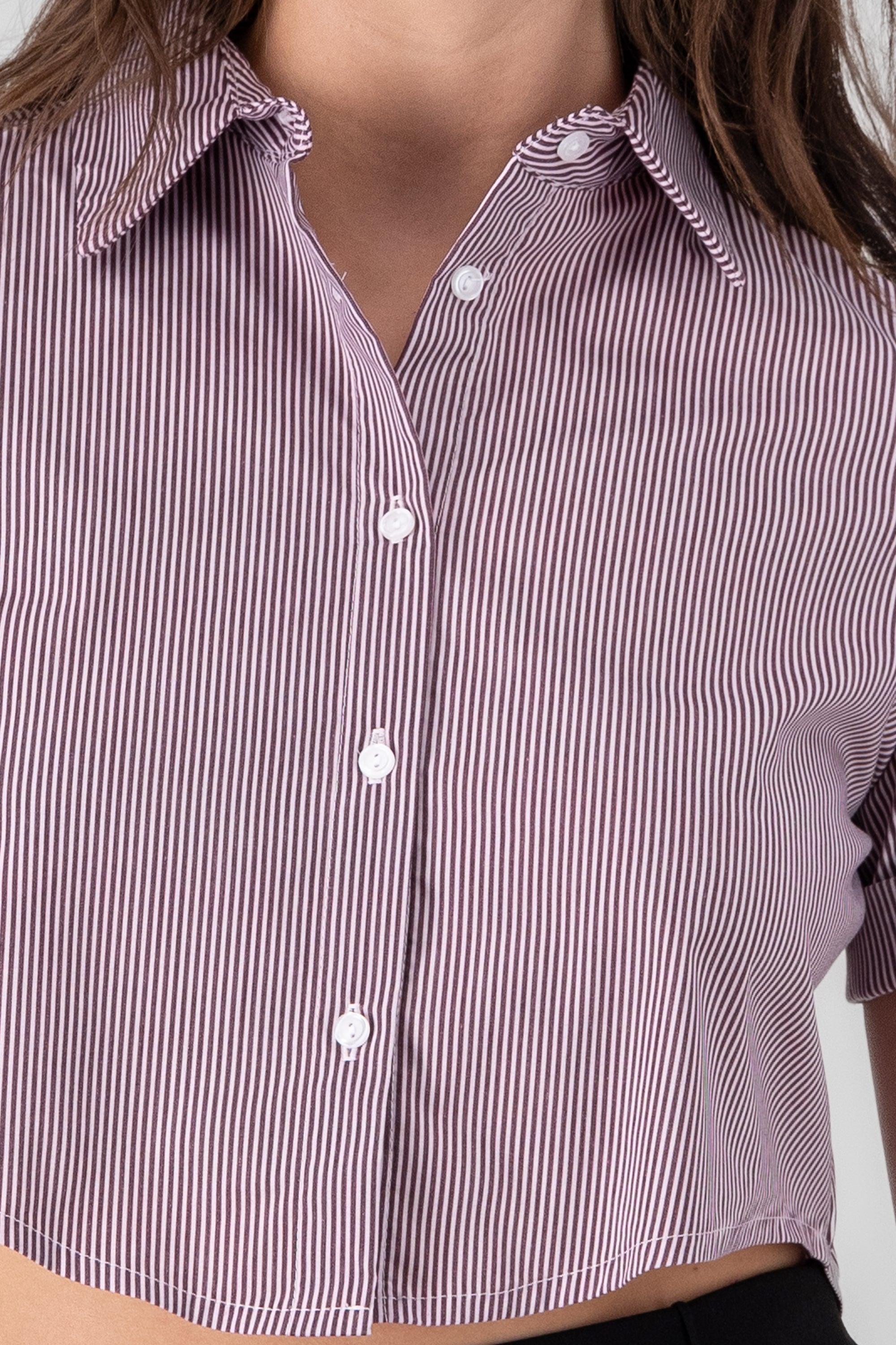 Camisa crop manga corta