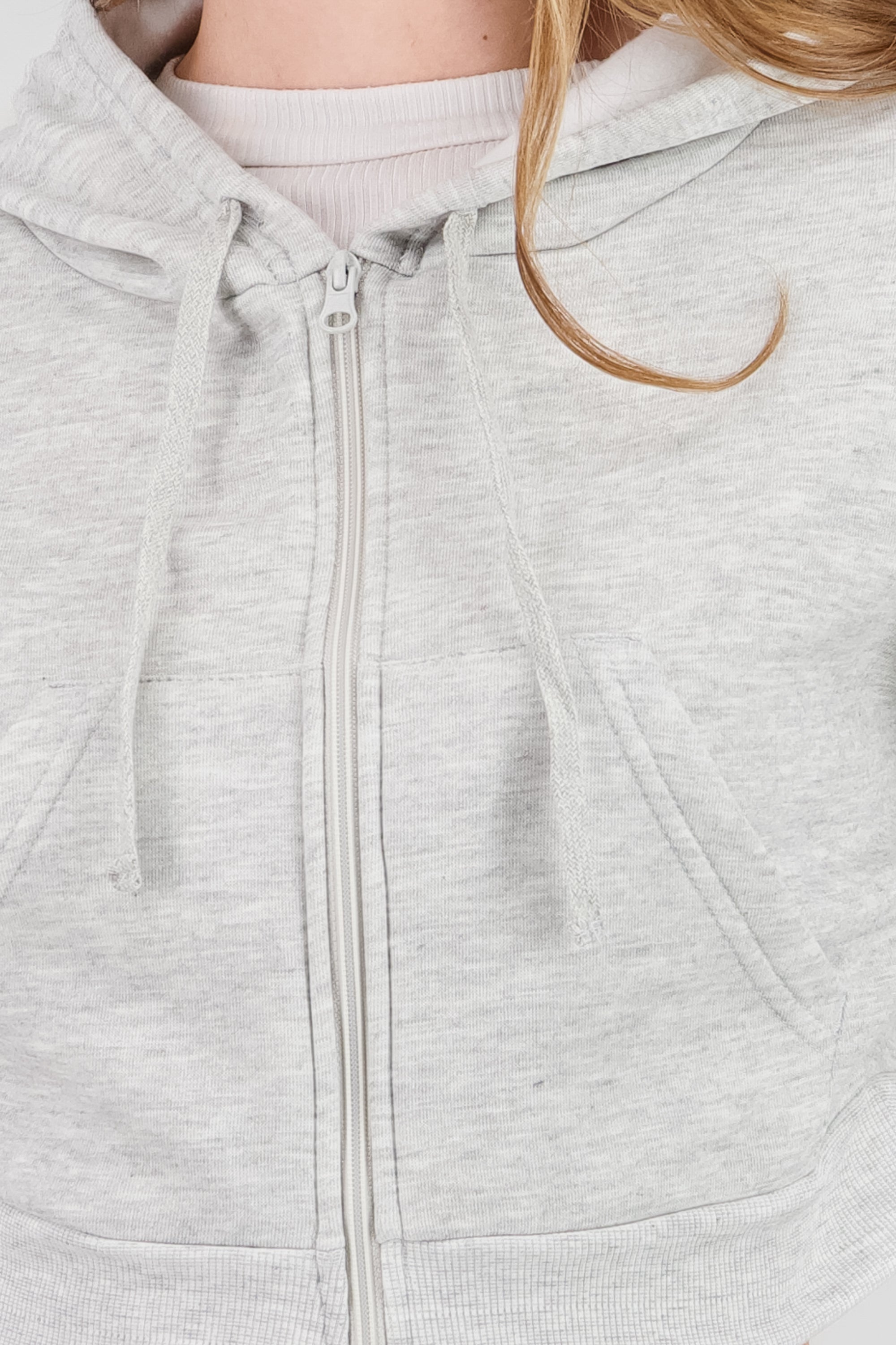Sudadera cropped con bolsa cargo