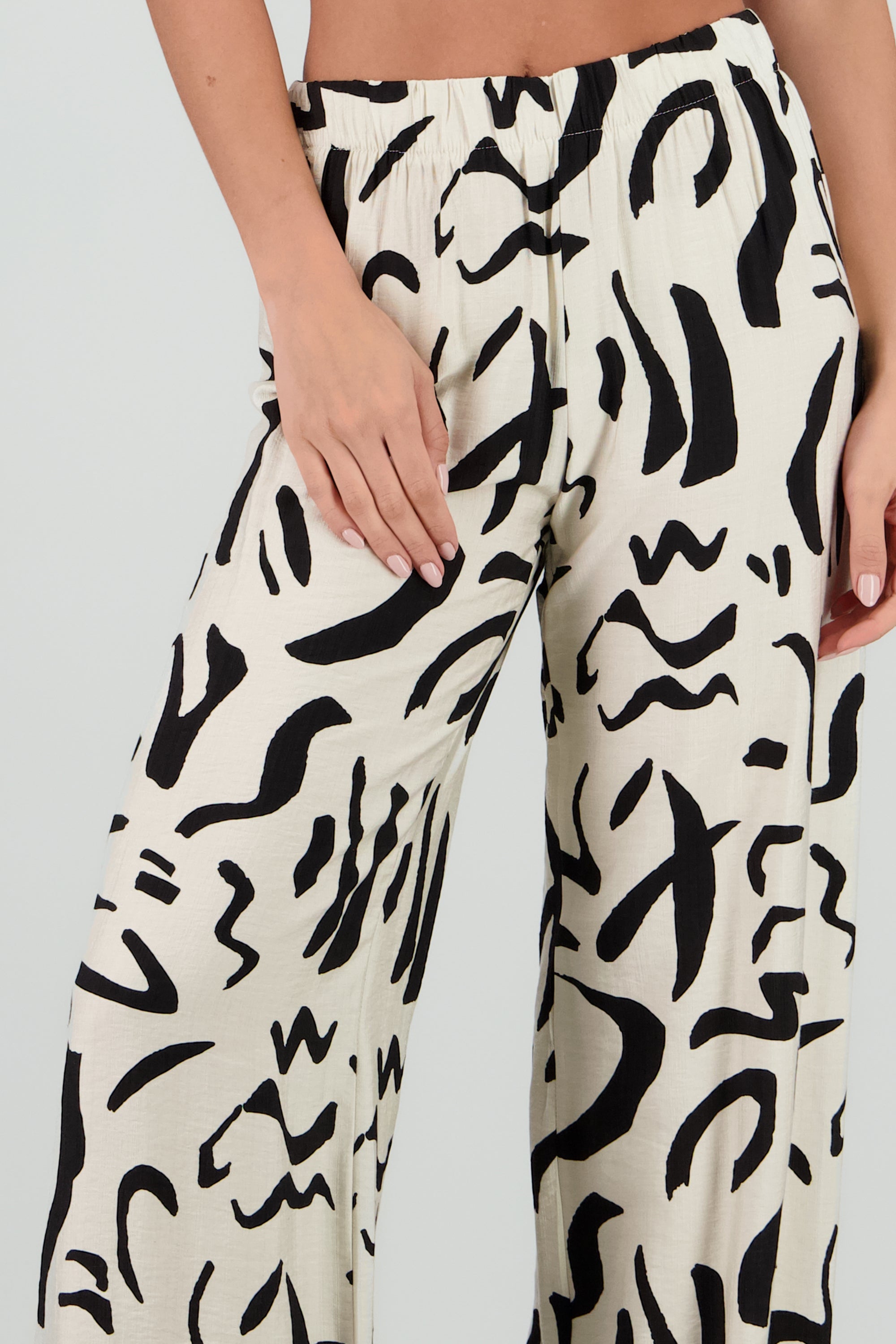 Pantalon fluido detalle estampado