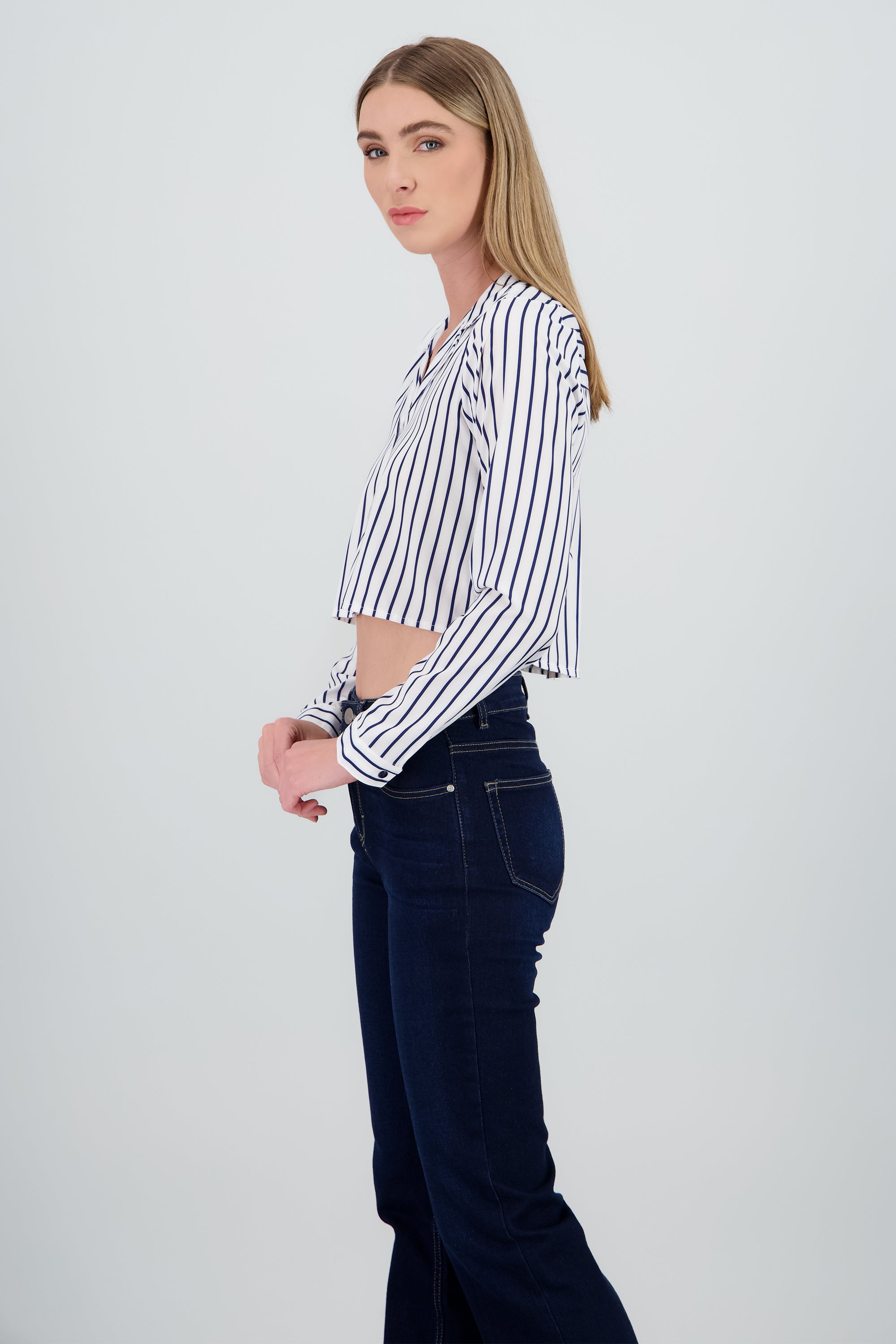 Camisa crop manga larga detalle rayas