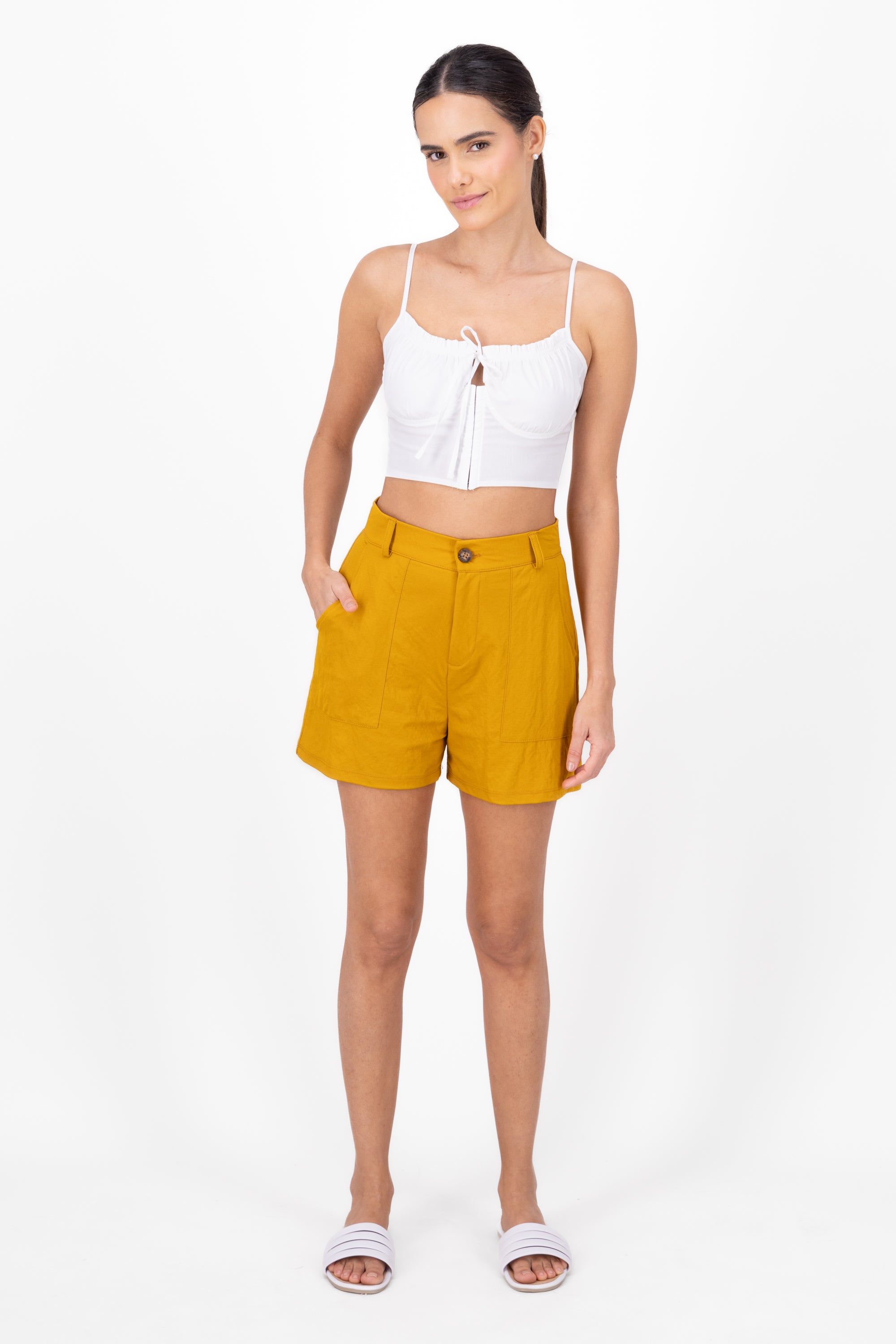 Amarillo Outfit Short Ala Cintura CONJUNTO SHORT DORADO