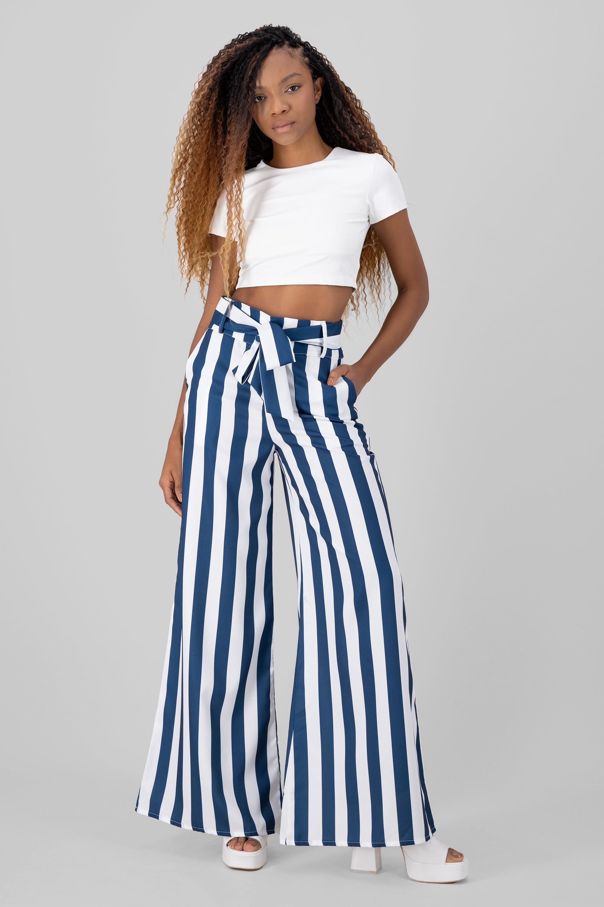 Rayas Blancas Pantalon Rayado Outfit Pantalones Rayados Outfits