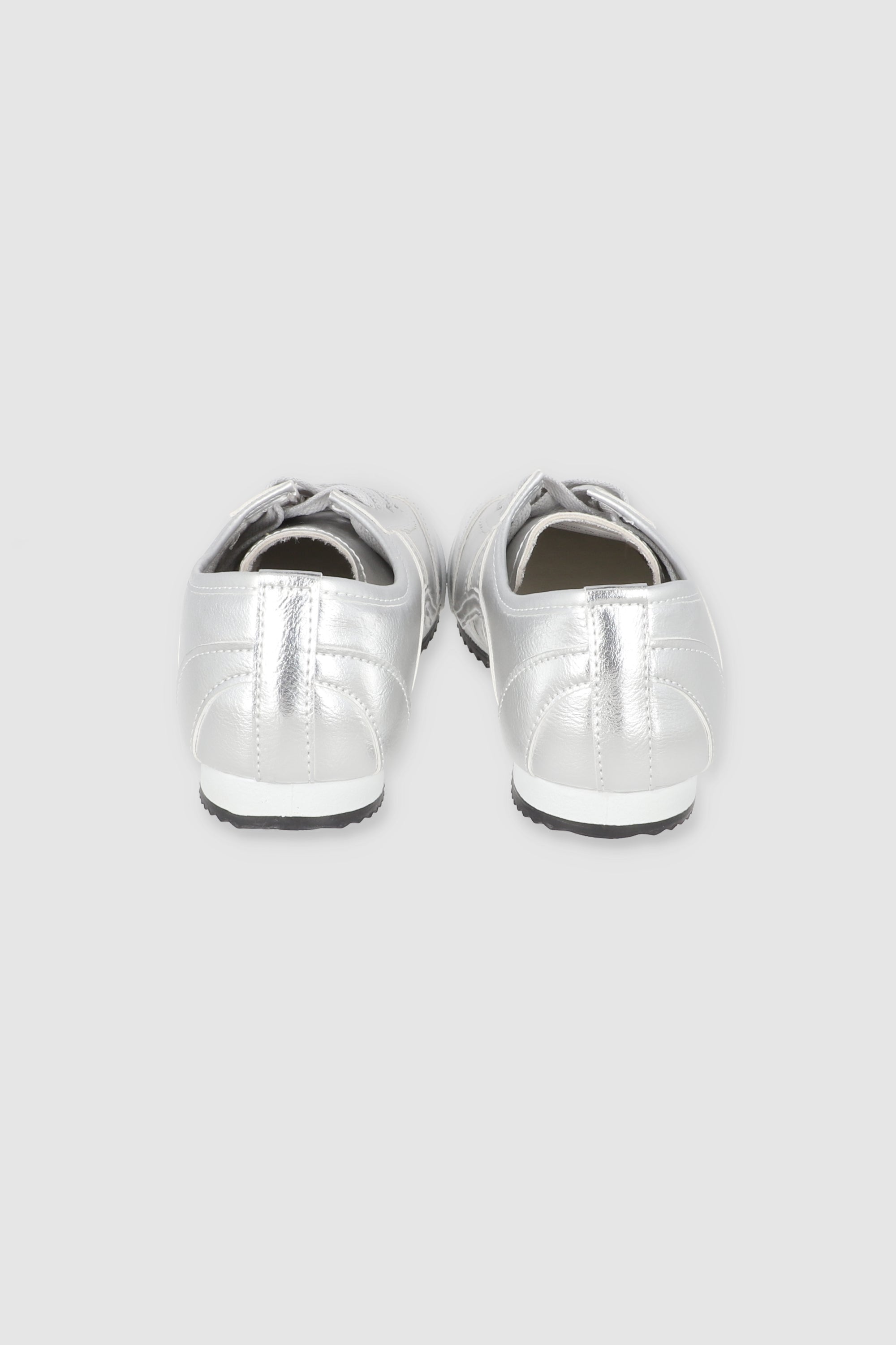 Tenis casual lineas metalico
