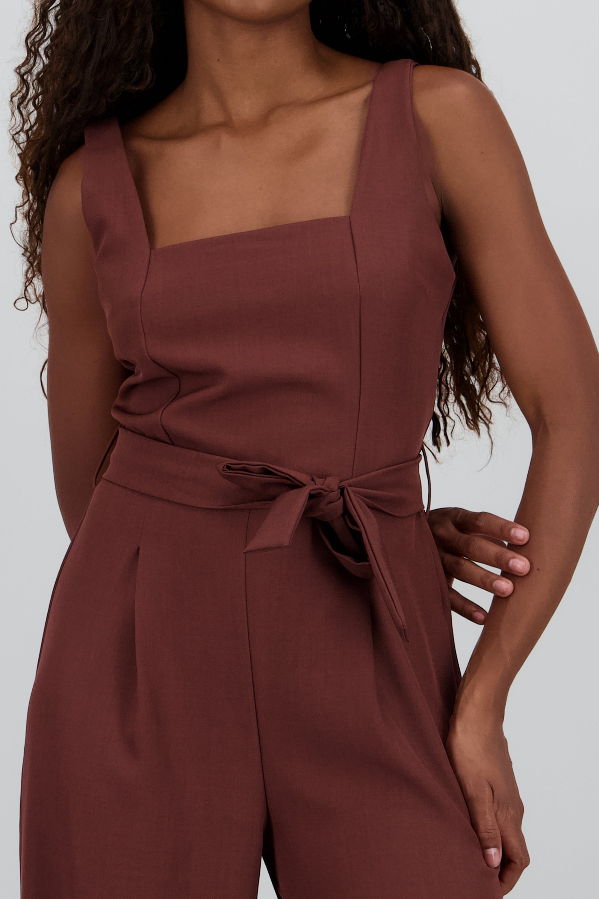 DARK BROWN