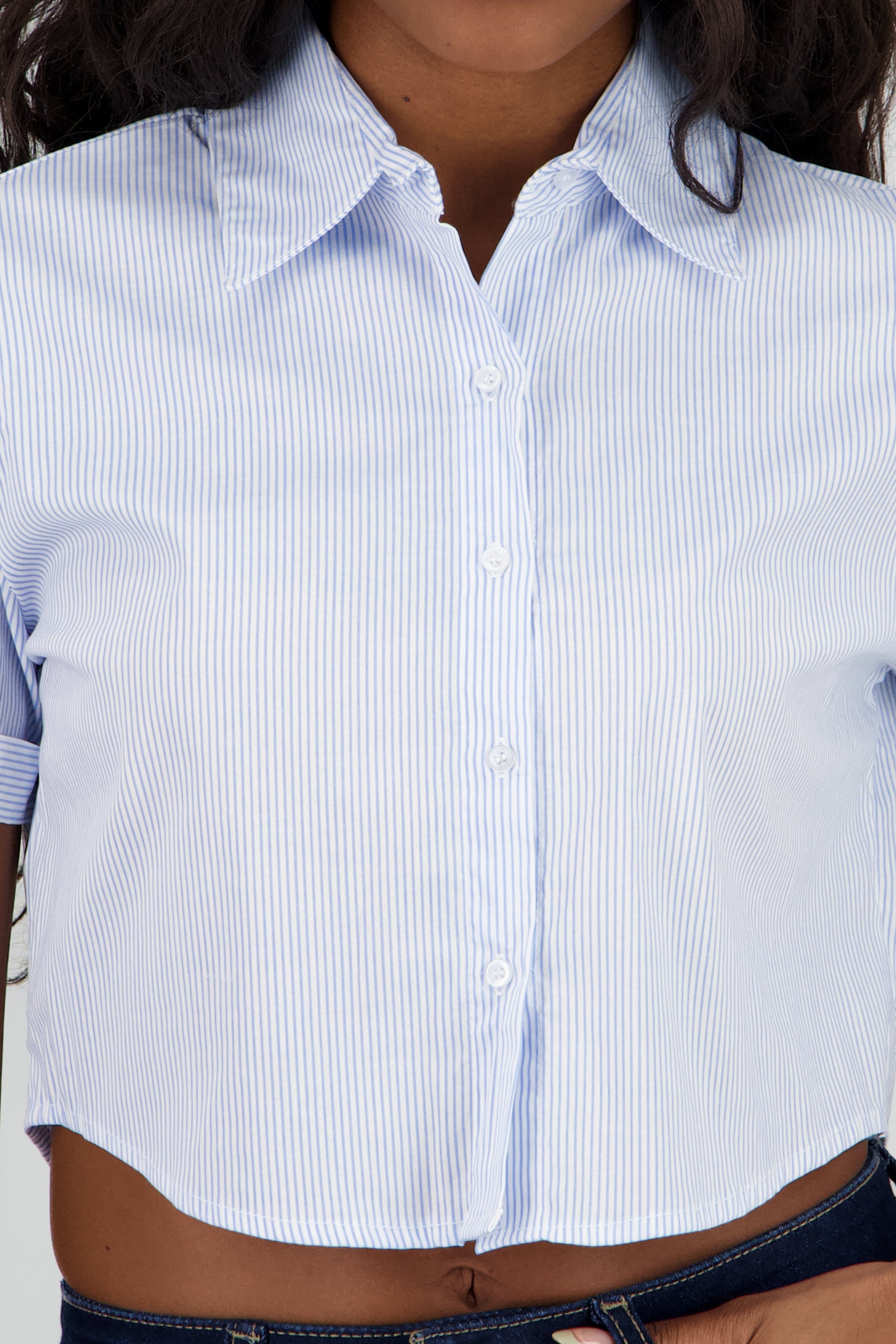 Camisa crop manga corta