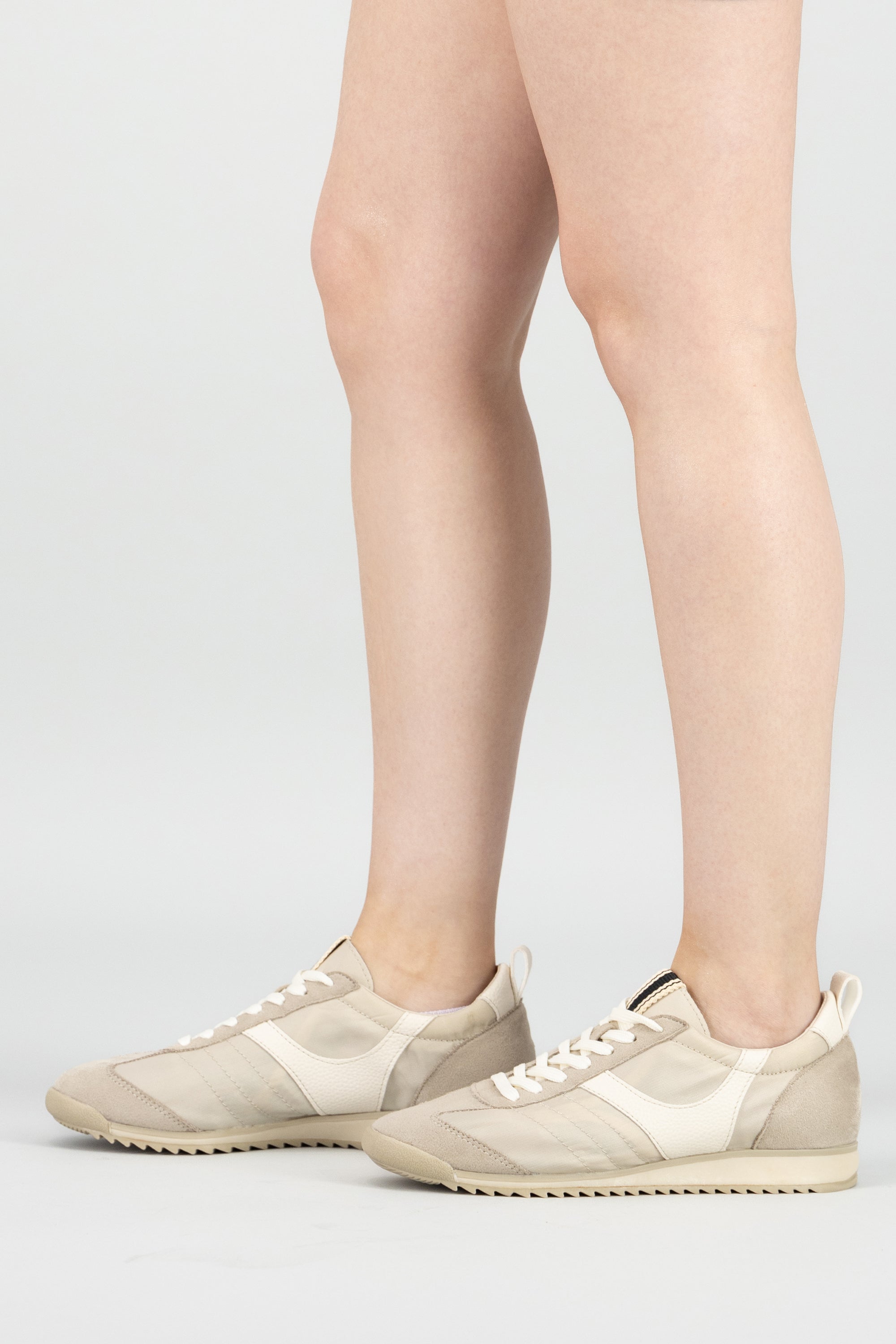 Tenis suela dentada contraste material - Main Image