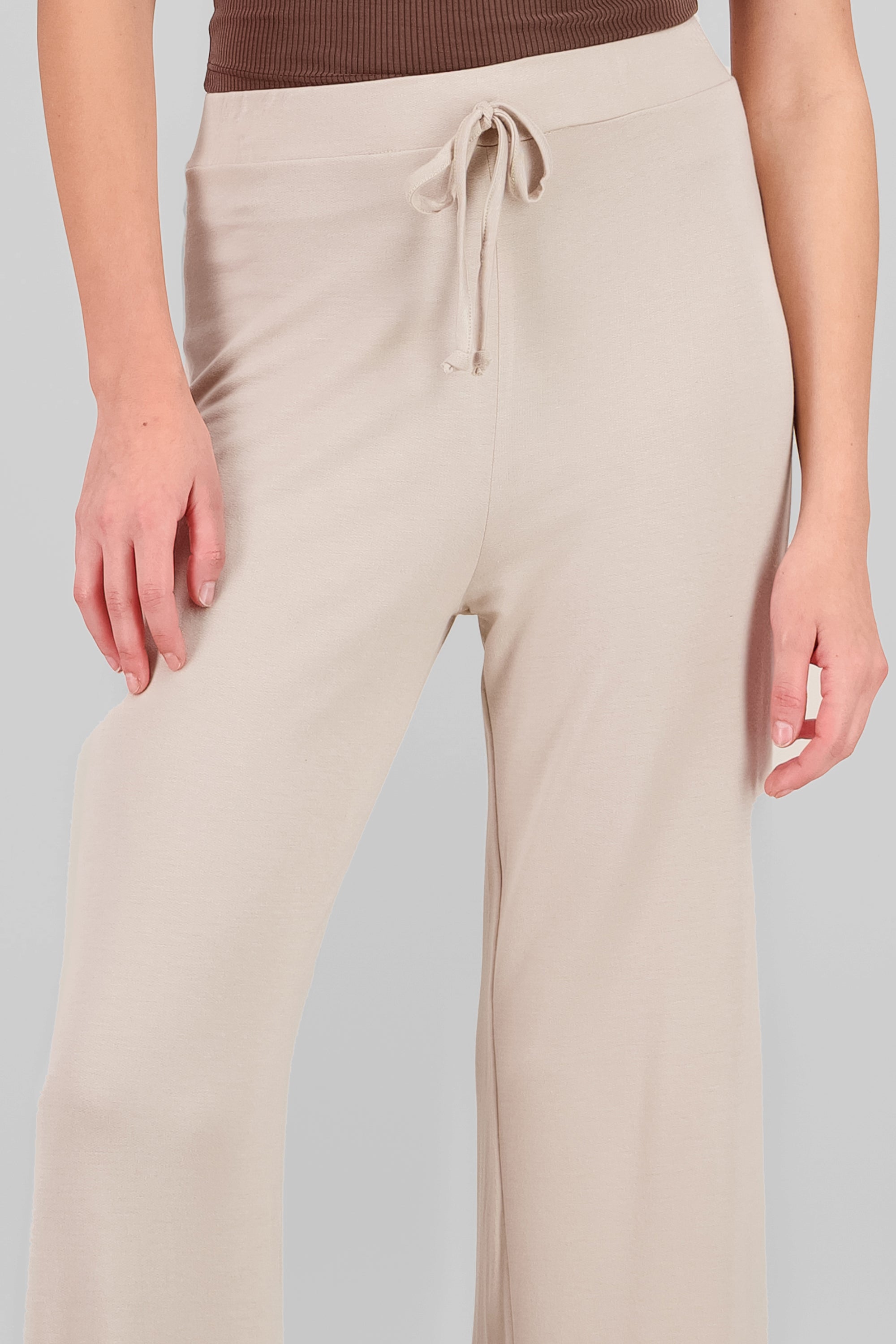 Pantalon liso fluido detalle moño