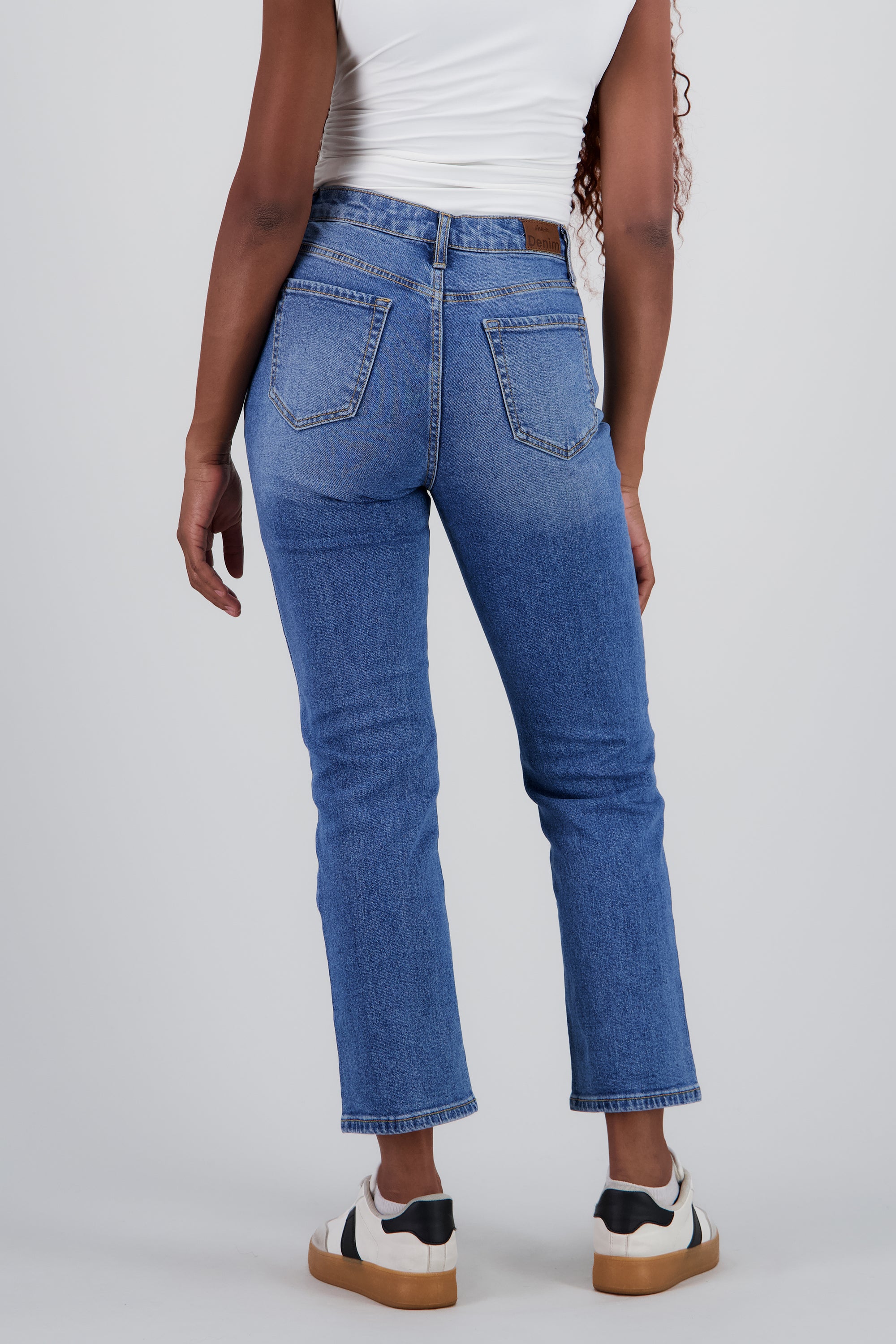 MEDIUM WASH