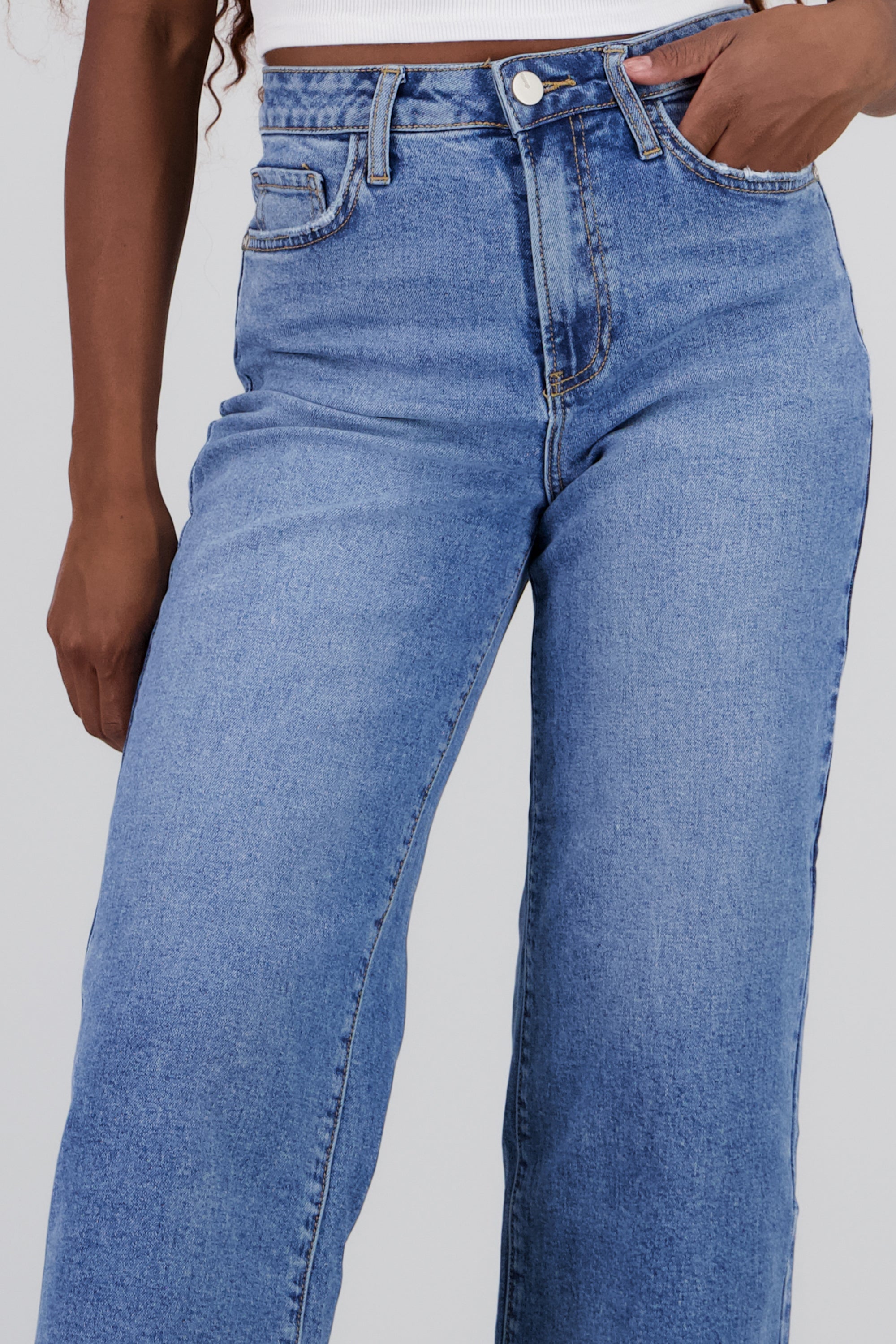 MEDIUM WASH