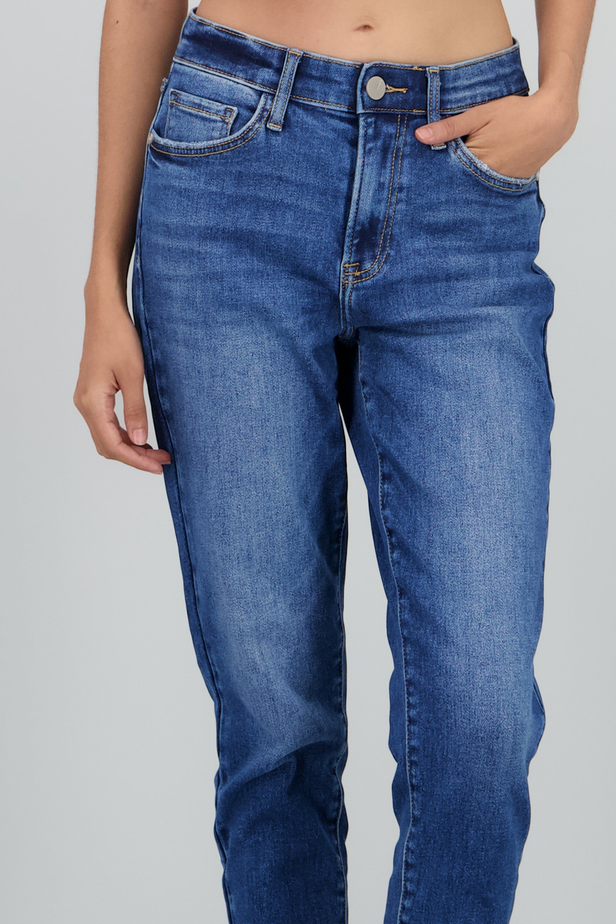 MEDIUM WASH