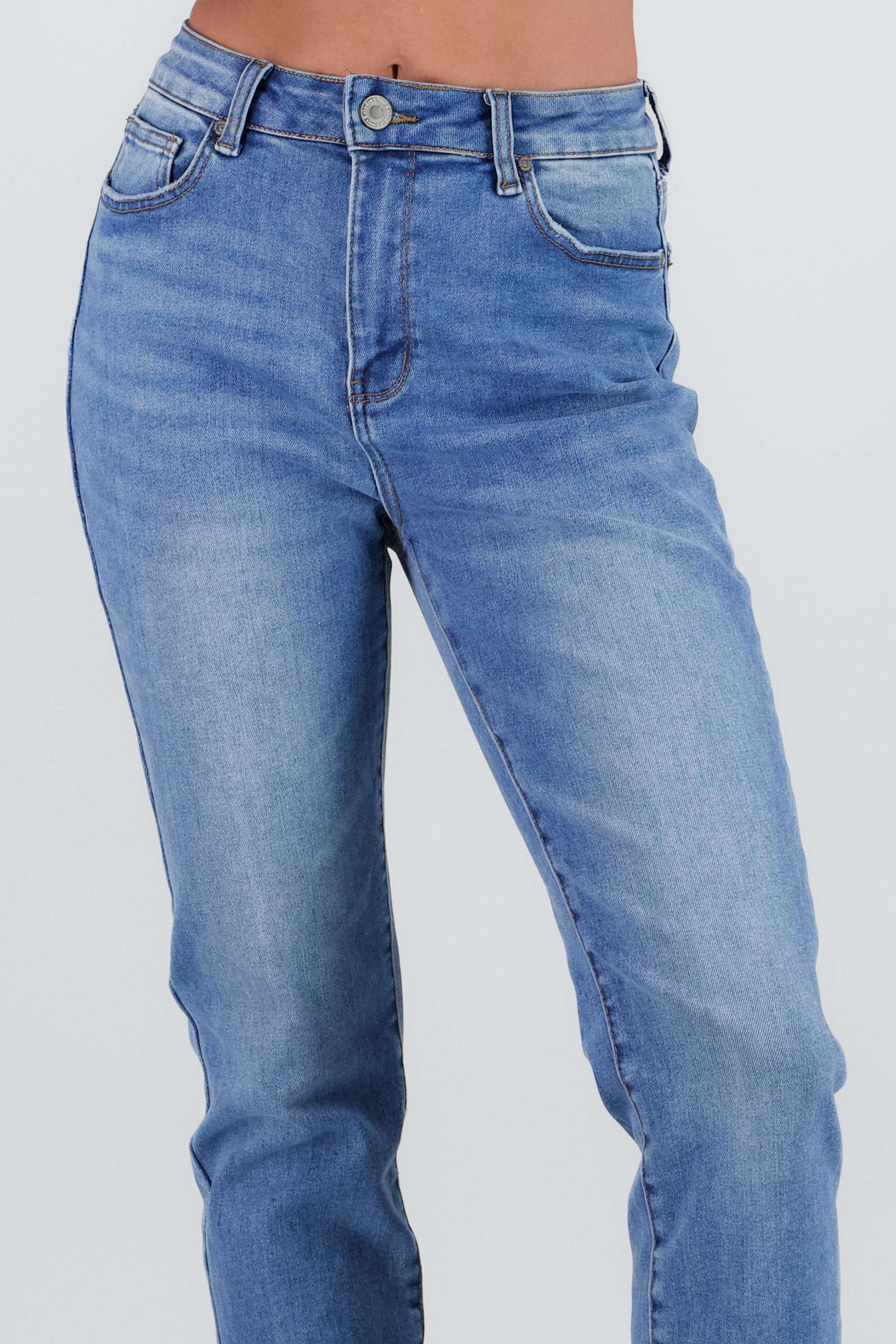 MEDIUM WASH