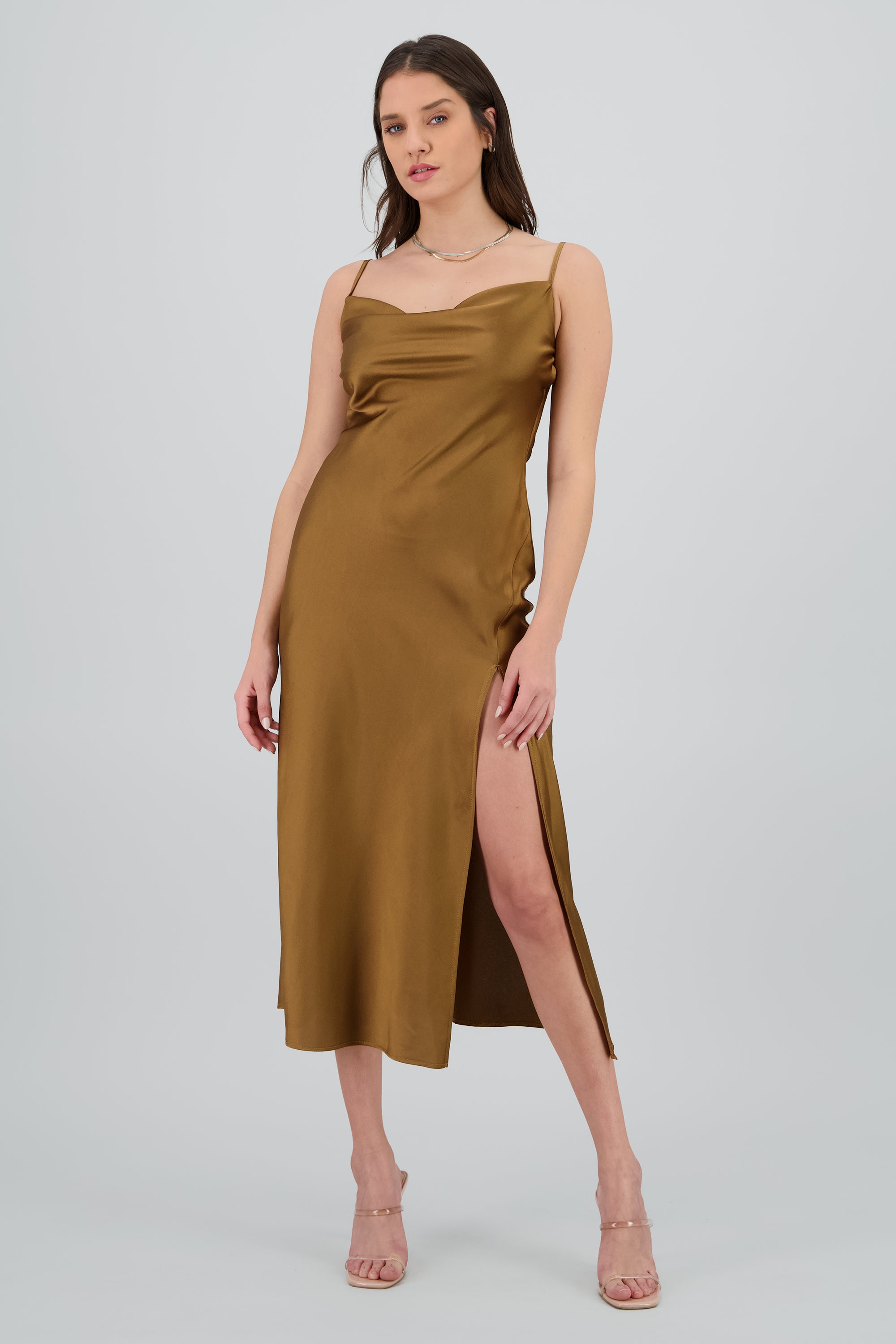 Outfit Casual Outfit Sandalias Naranjas Vestido Maxi Satin Escote