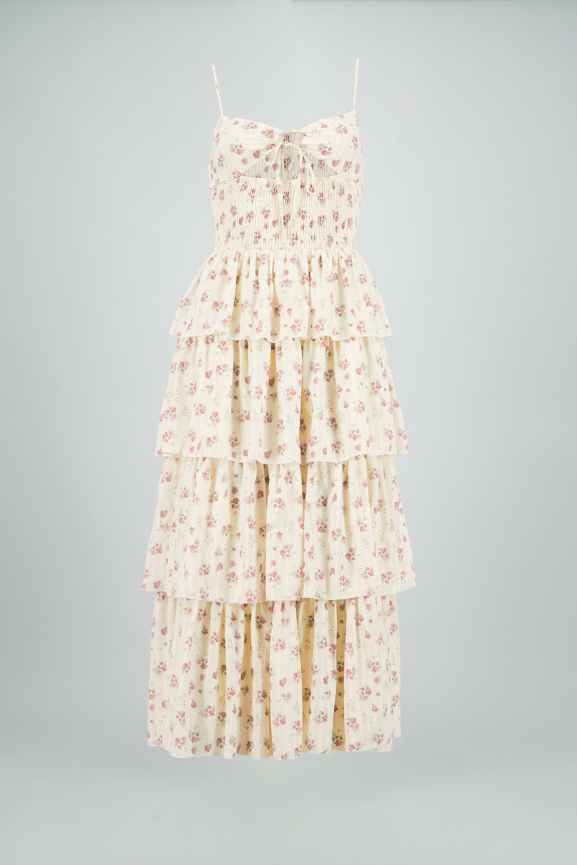 Vestido con cut out y detalle de smock con flores