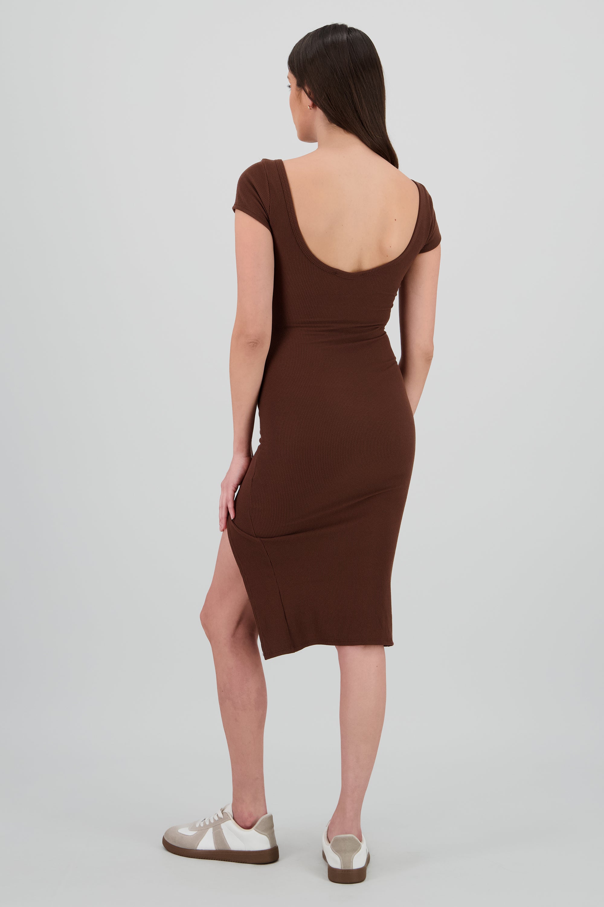 DARK BROWN