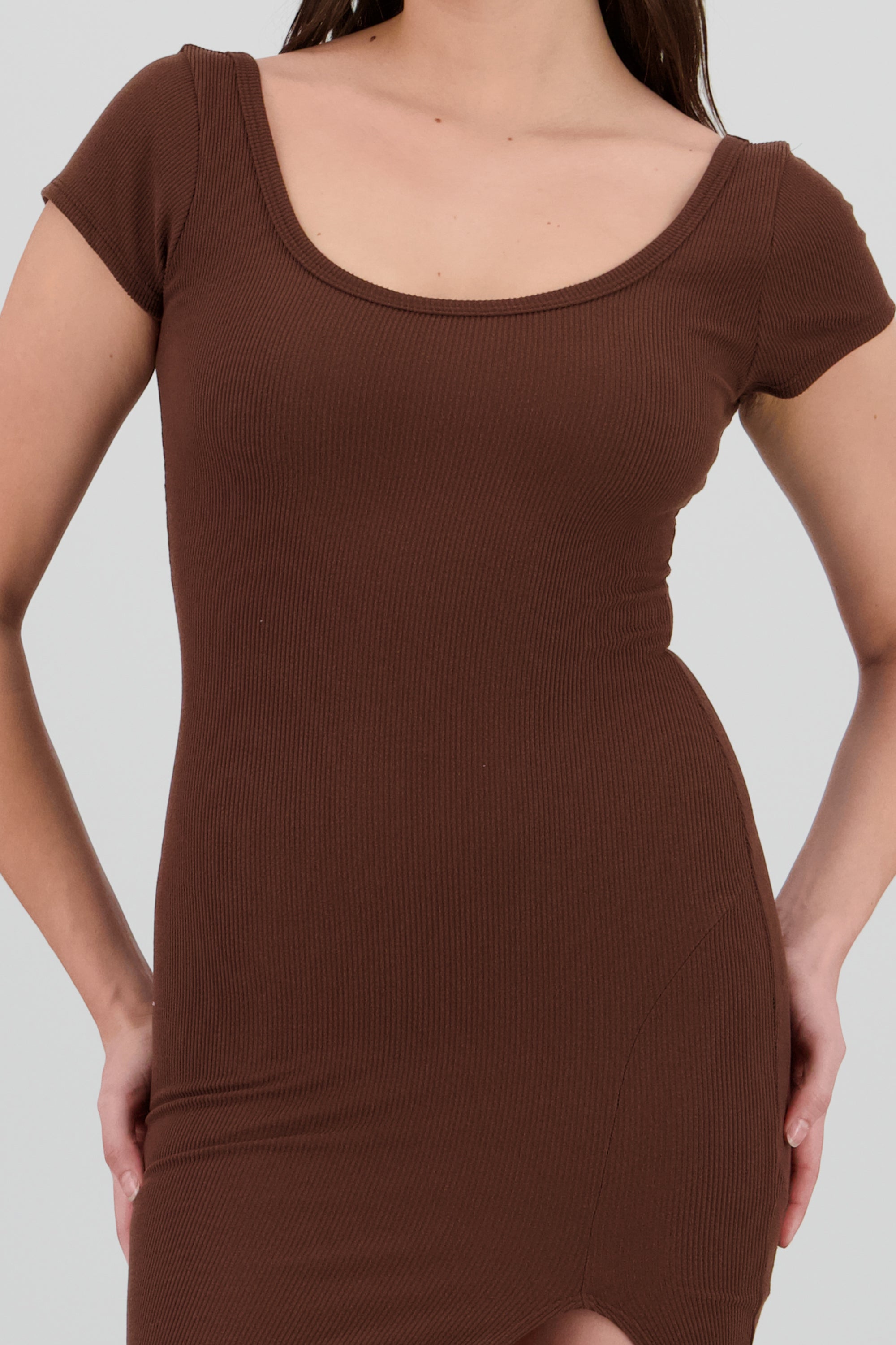 DARK BROWN