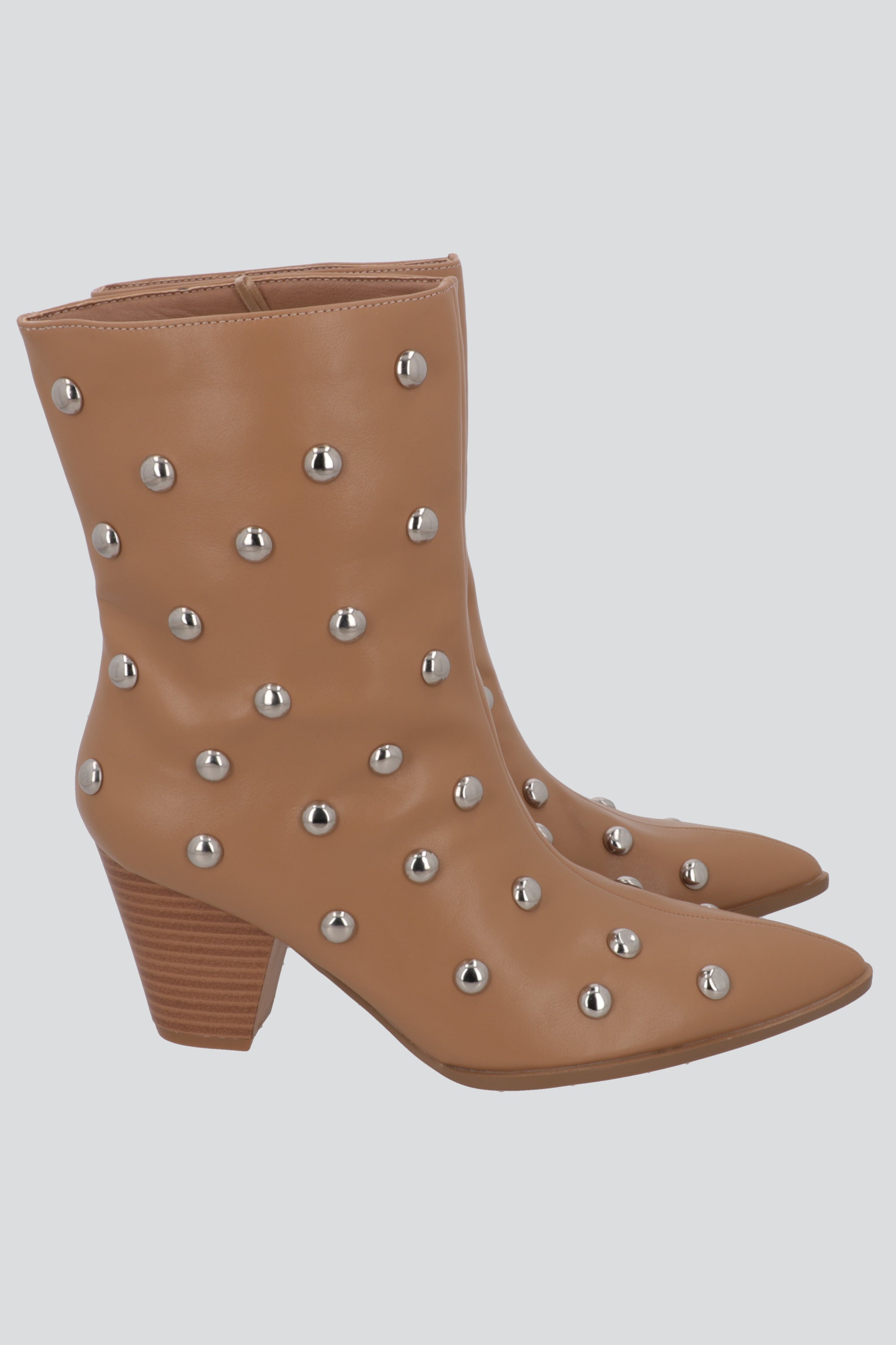 Botin pointy mega studs