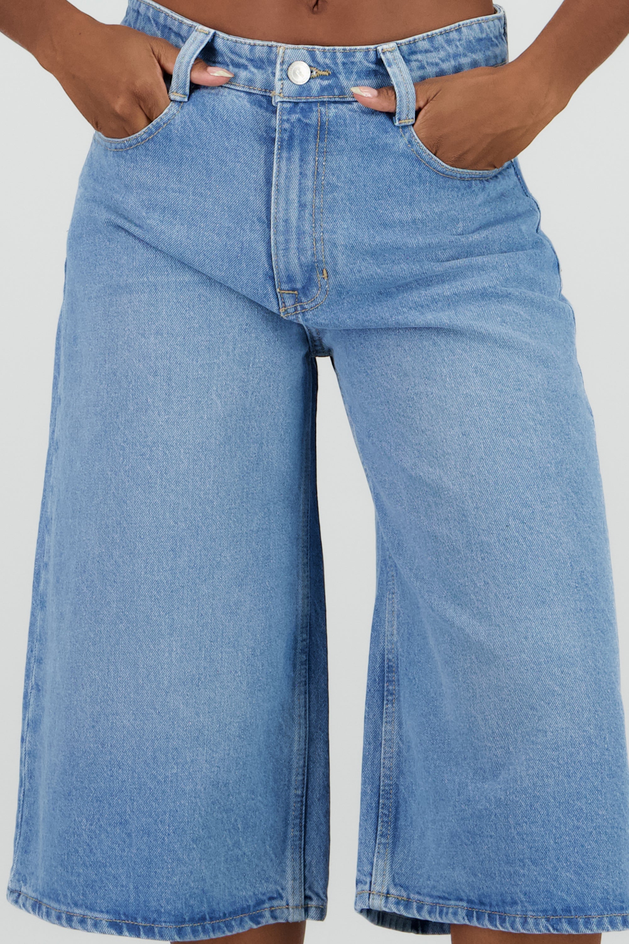 MEDIUM WASH