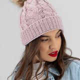 Gorro punto trenza pompón