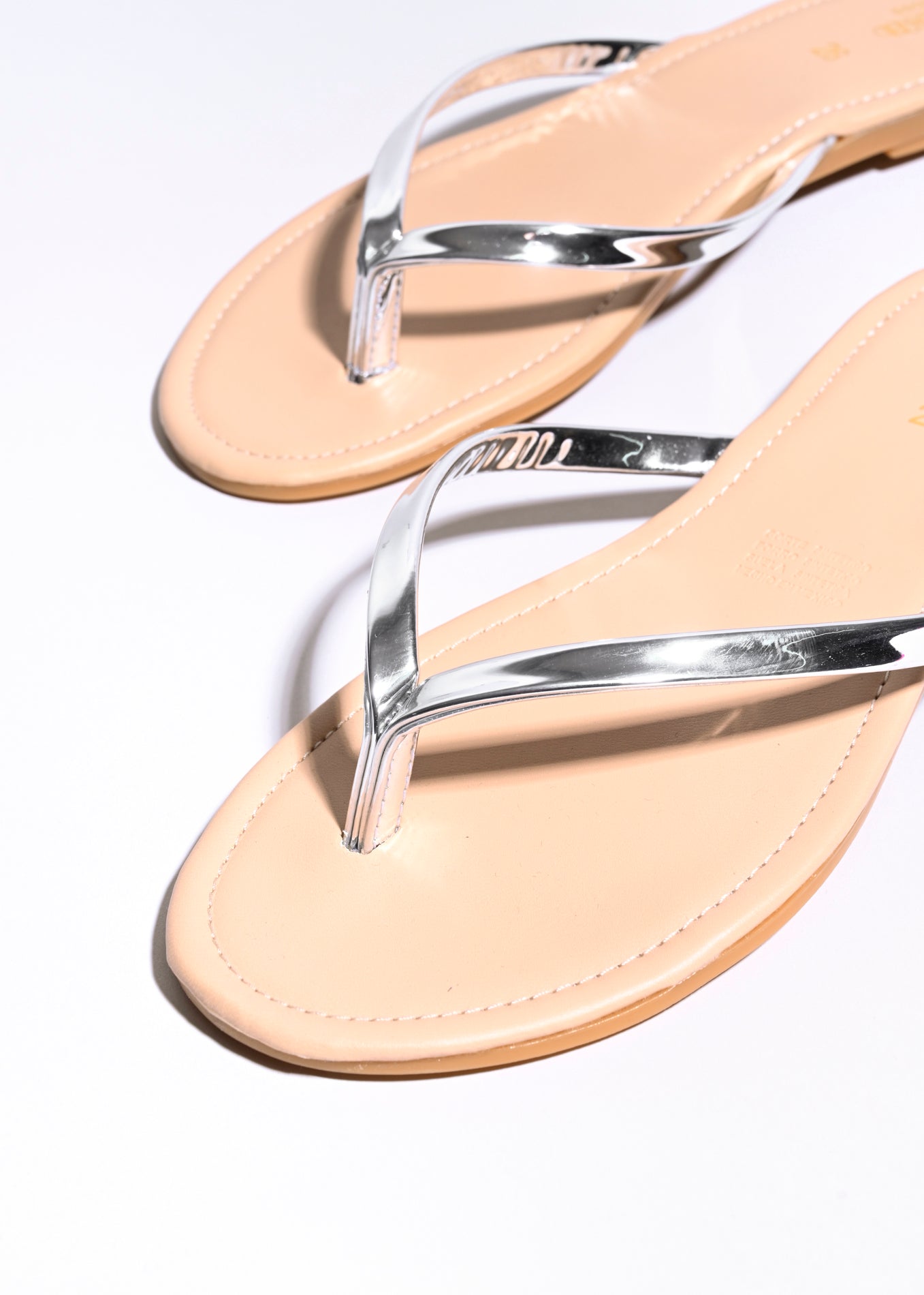 Sandalias flip flop tiras delgadas PLATA
