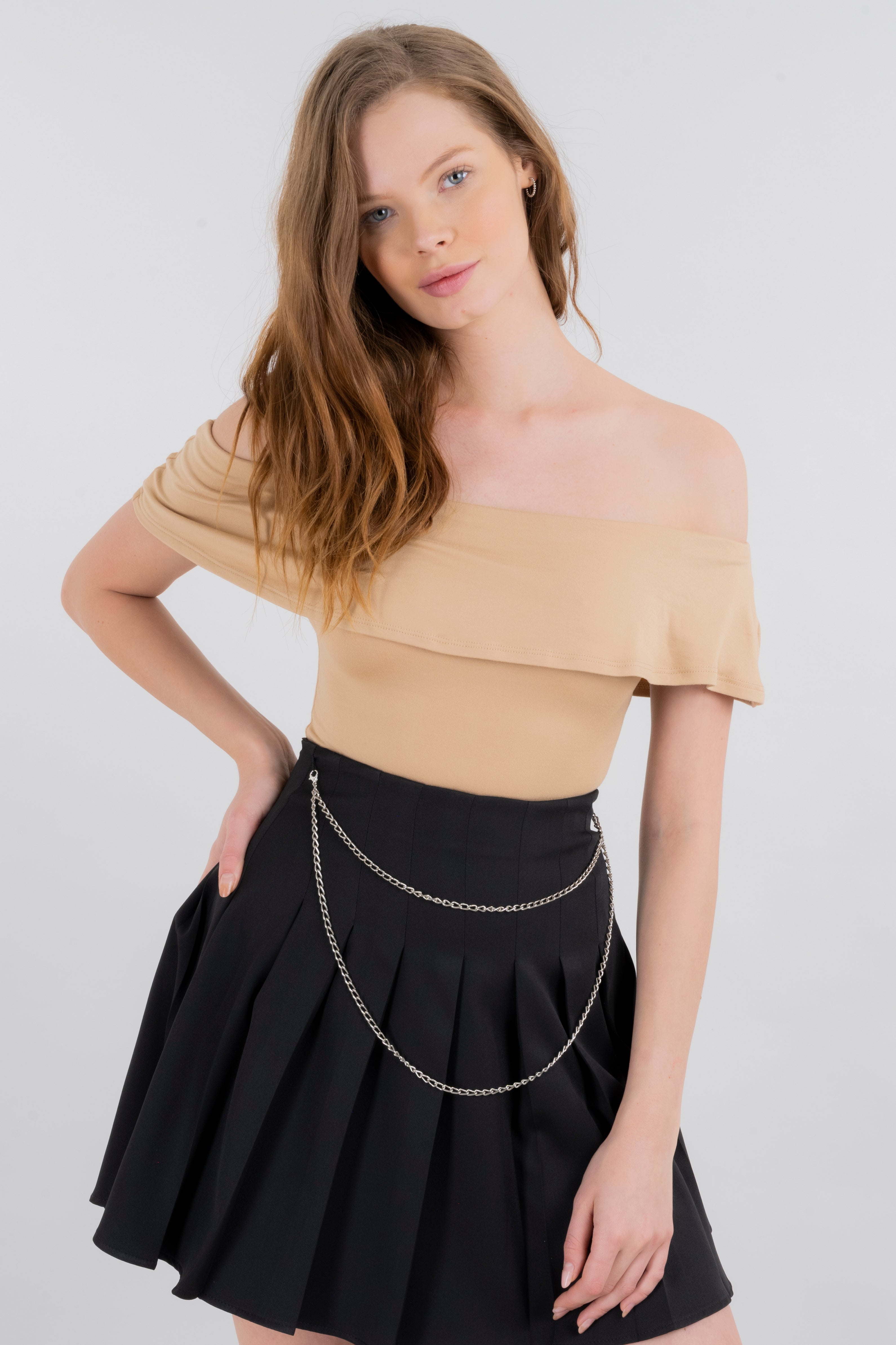 Bodysuit olanes hombro descubierto TAN
