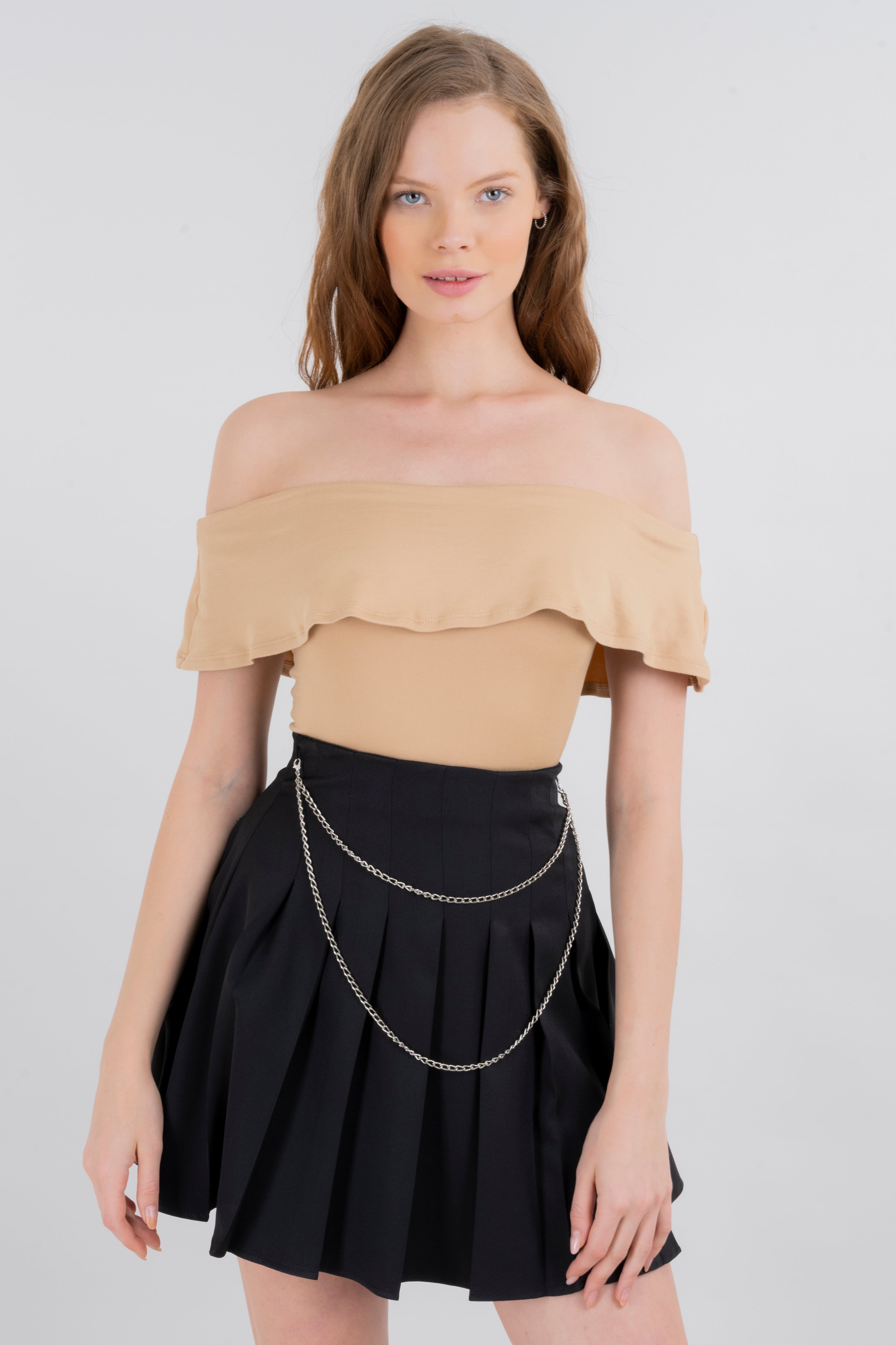 Bodysuit olanes hombro descubierto TAN