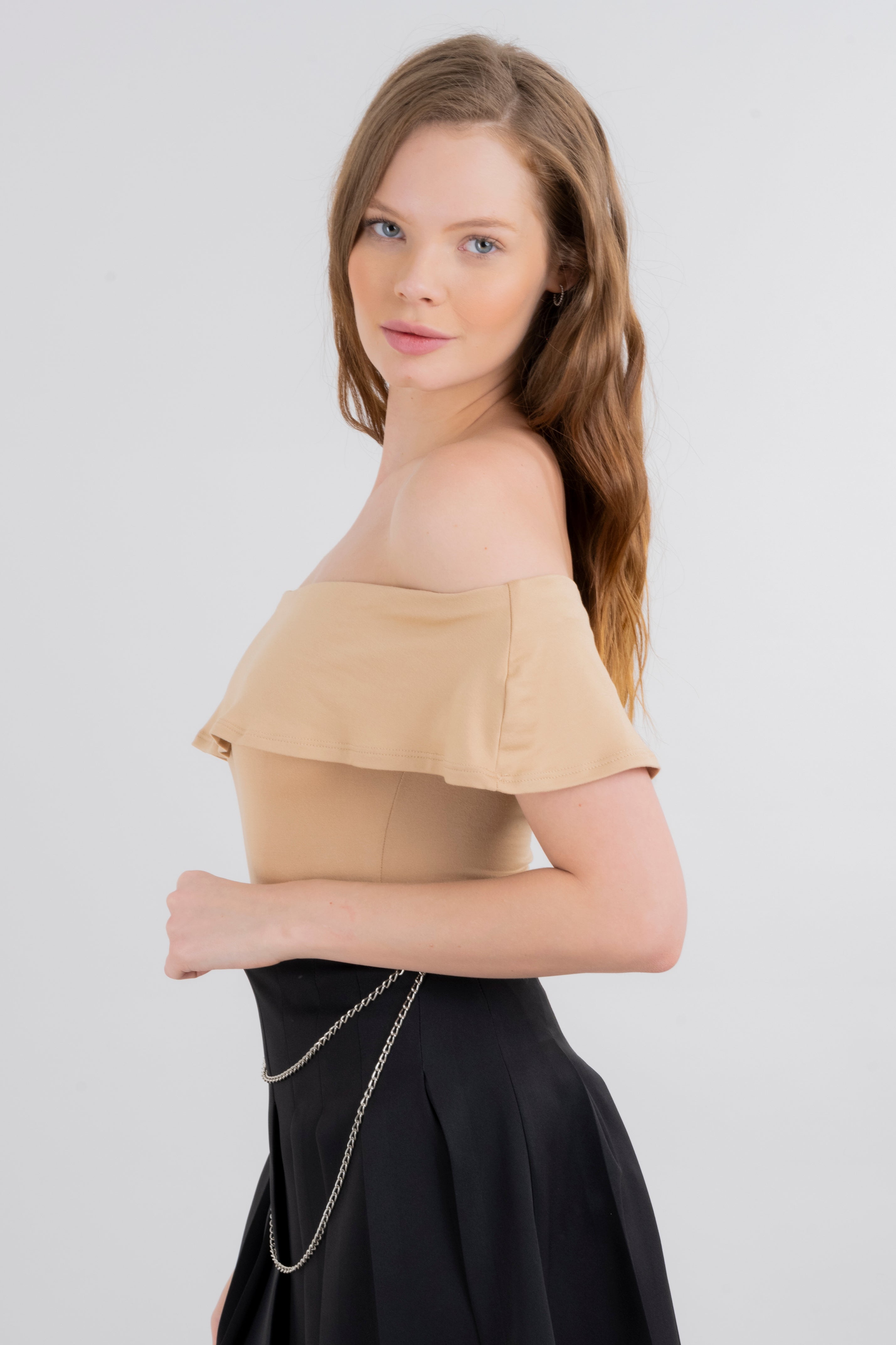 Bodysuit olanes hombro descubierto TAN